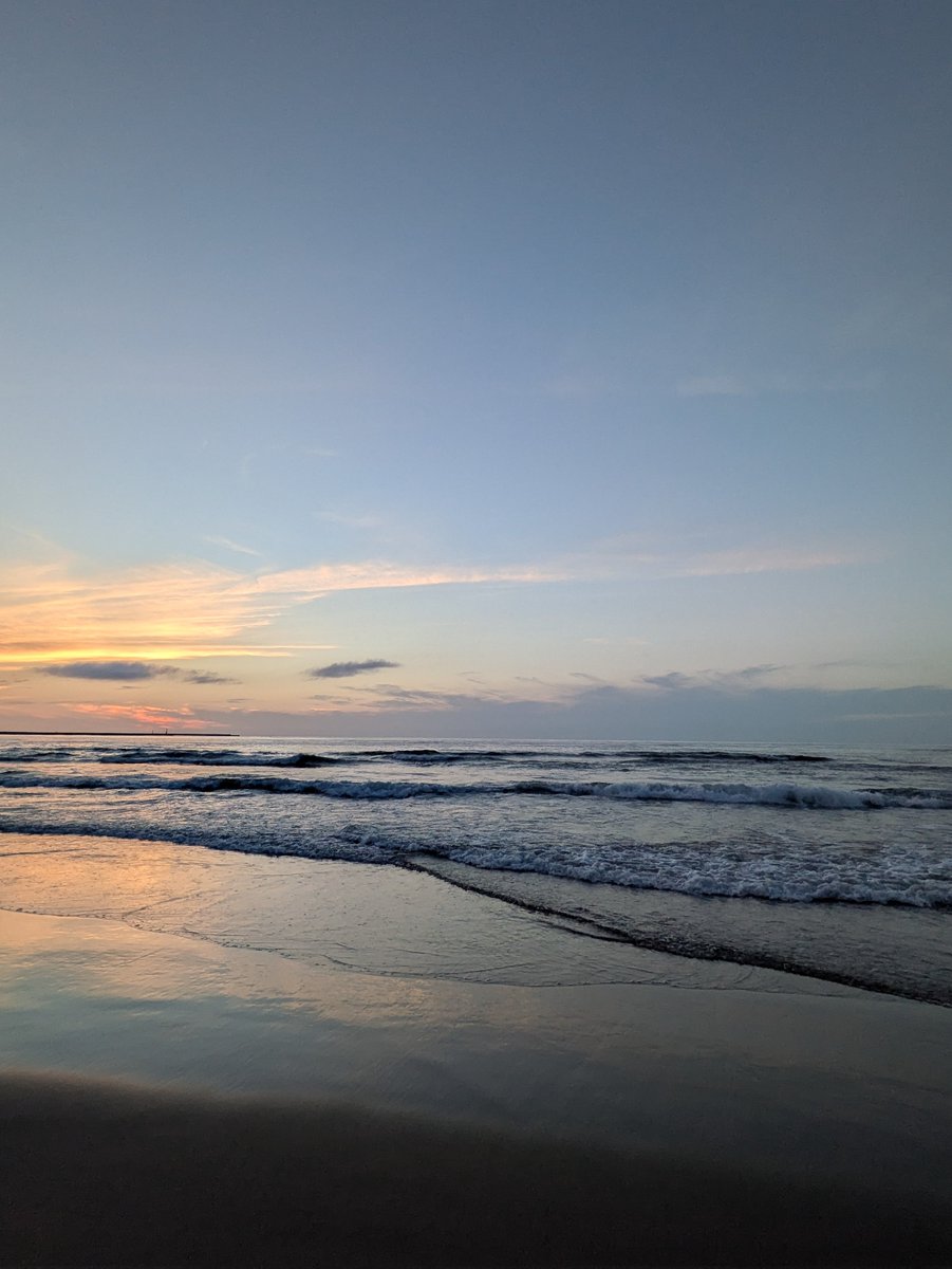 薄雲漂う空に
波の音が響き…
月を想う夜🌕
