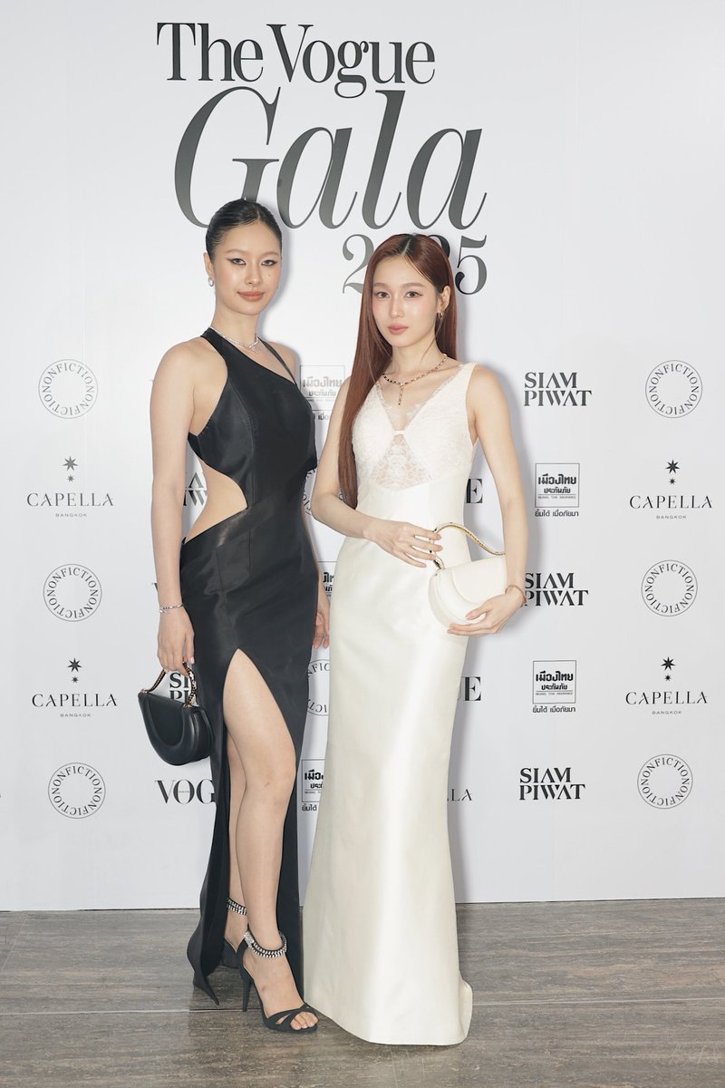 GMMTV's tweet photo. ขอนำภาพบรรยากาศ “มิ้ลค์-พรรษา &amp; เลิฟ-ภัทรานิษฐ์” ร่วมงาน Vogue Gala 2025 ซึ่งนับเป็นปีที่ 11 ที่โว้กประเทศไทย ได้จัดงานนี้ขึ้น เพื่อเป็นการสนับสนุน และยกระดับอุตสาหกรรมสิ่งทอไทยสู่เวทีระดับโลก มาฝากทุกคนค่ะ

#VogueGala2025
#VogueThailand @VogueThailand
#GMMTV @panlyyy @loverrukk https://t.co/GKquYOLhpG
