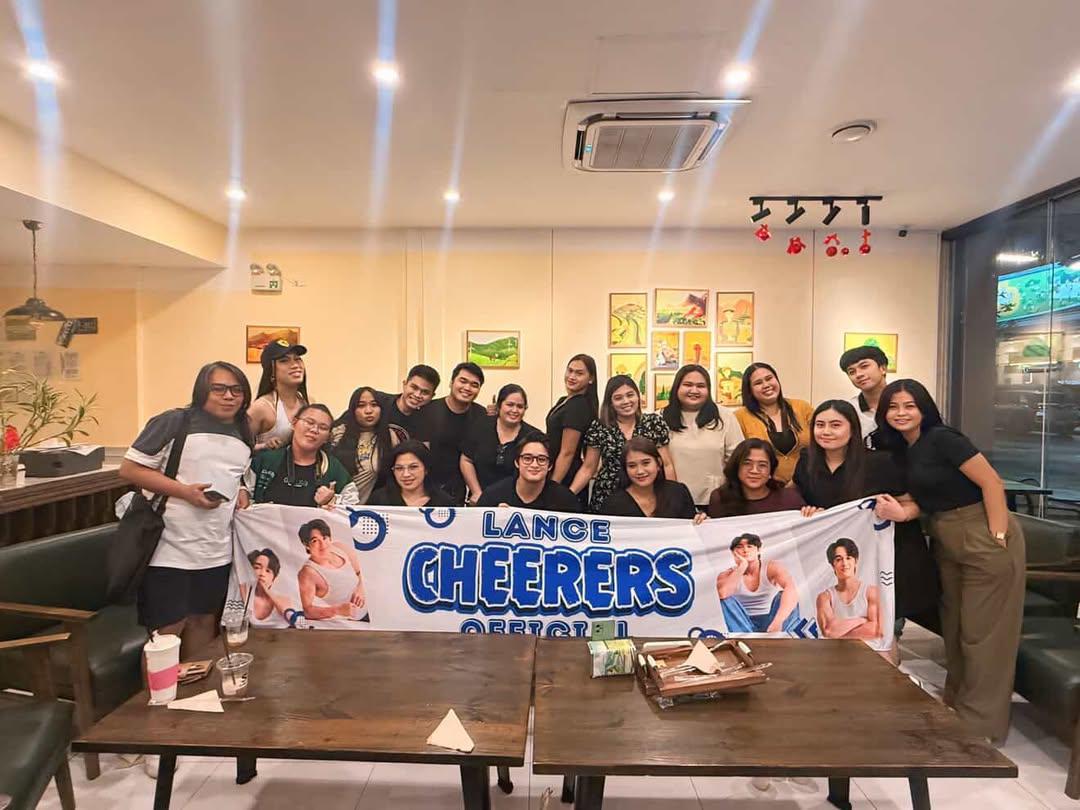 LCheerers_INT's tweet photo. Happy 7th anniversary Lance Cheerers!😊💙

A simple yet fun dinner celebration with Lance and our dear cheerers in our 7th year. Cheers to more year, projects, victories and celebrations to us my dear cheerers💙!

#LanceCarr
#cheerers https://t.co/jx3Gsg79Uj