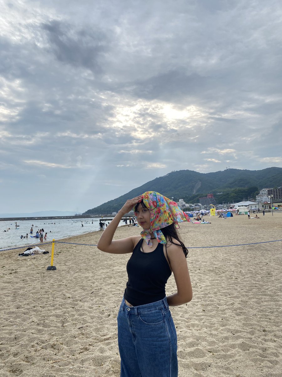 D321🗾-2025.08.10
วันนี้ตื่นเช้าเก็บของ และเดินไปร้านมือ2อีกรอบเพราะเมื่อวานลืมเอาฝาหม้อไป55555555 กลับห้องมานอน เพื่อนชวนไปทะเลที่สุมะ โกเบตอนบ่าย2!!! ดีจังนั่งรถไฟแปปเดียวก็ได้เล่นทะเลแล้ว กลับหอมาต้มหมาล่ากินกับเพื่อน ฮือ เหงา เศร้า อะตอนนั้น😭😂