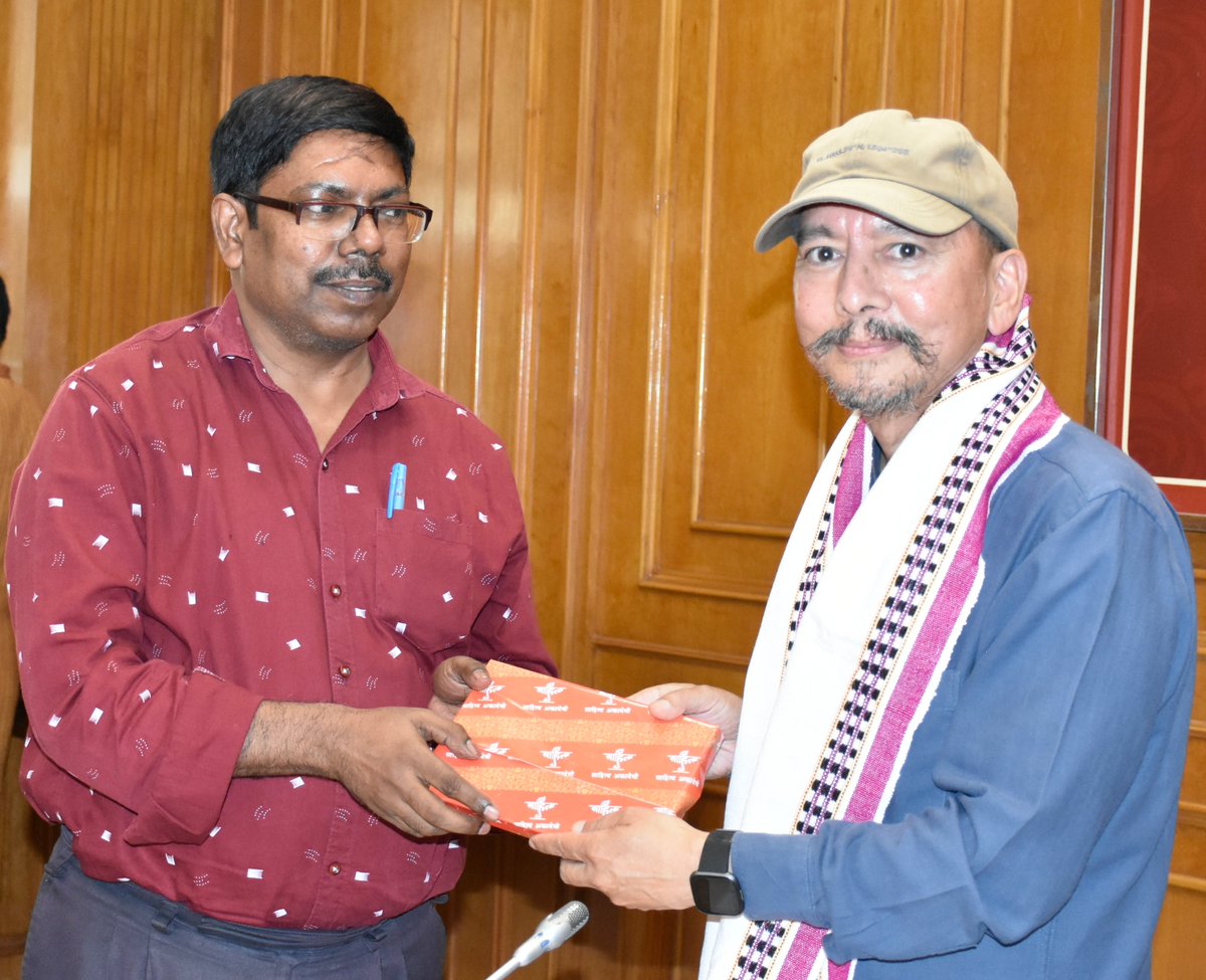 sahityaakademi's tweet photo. #साहित्यअकादेमी के कार्यक्रम “प्रवासी मंच मोहन राणा के साथ”, रवींद्र भवन, नई दिल्ली।
@ksraosahitya @PIB_India @PIBCulture @MIB_India @DDNational @_IndianCulture @DDNewslive https://t.co/xp39qbgKbJ