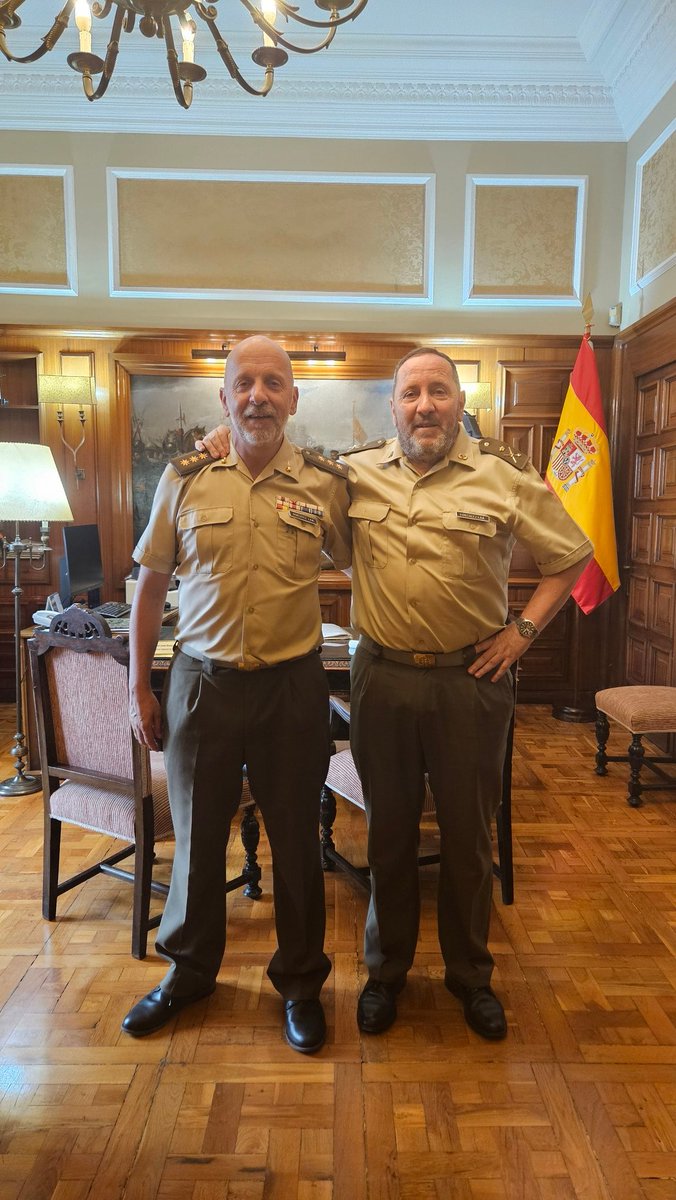 laa_jesus's tweet photo. #FelizLunes Cuando empiezas la semana coordinando la preparación de una reunión en la @IGE_ET y todo son facilidades y ayuda de su personal, pero lo mejor es que sea mi hermano @juanglaa actual #SEGENIGE y trabajando con mi #Jefe siguiendo aprendiendo. #Orgullodehermano #EMAD https://t.co/lzwv13867F