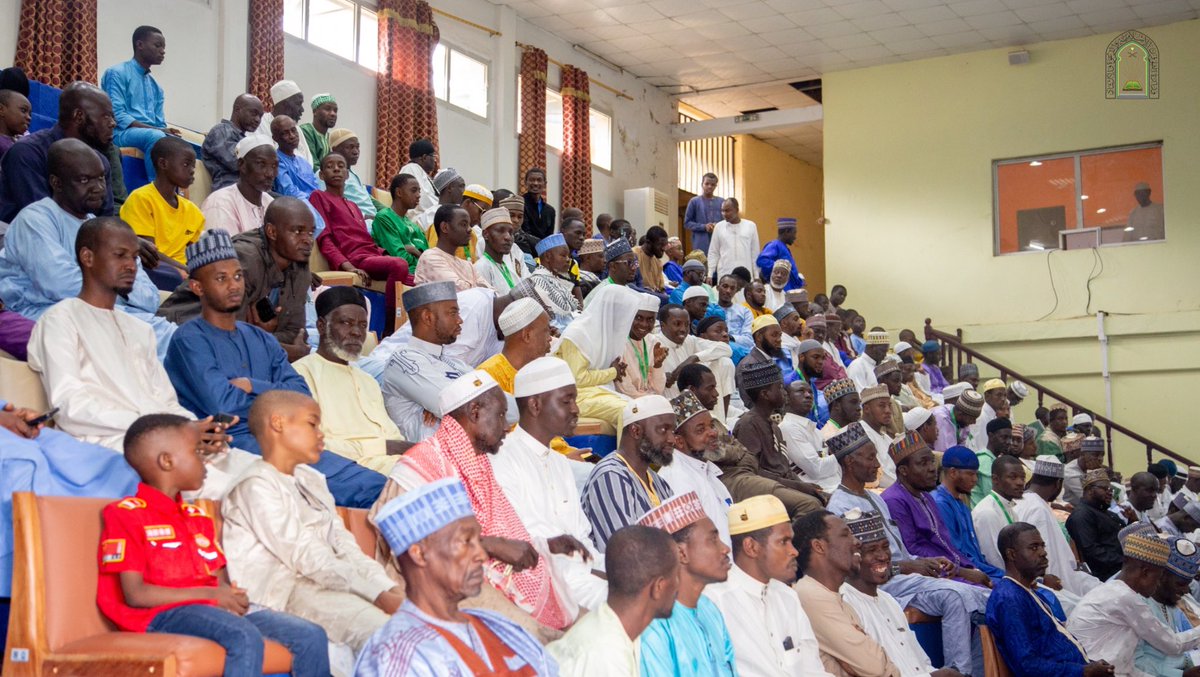 بدعم وتوجيهات القيادة الرشيدة -حفظها الله- واهتمامها بخدمة كتاب الله وحفظته، وبمتابعة معالي وزير الشؤون الإسلامية والدعوة والإرشاد الشيخ الدكتور عبداللطيف بن عبدالعزيز آل الشيخ، اختتمت #وزارة_الشؤون_الإسلامية والدعوة والإرشاد، ممثلةً بمركز #خادم_الحرمين_الشريفين الإسلامي في