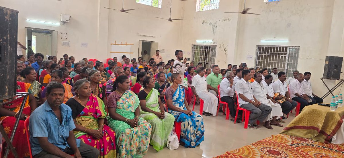 EaswarappanMLA's tweet photo. இன்று ஆற்காடு சட்டமன்ற தொகுதி கணியம்பாடி ஒன்றியம் ஊராட்சி உட்பட்ட  தூய்மை காவலர்,துப்புரவு பணியாளர்களுக்கு சீருடை மற்றும் பாதுகாப்பு உபகரணங்கள் வழங்கப்பட்டது இதில் கழக நிர்வாகிகள்,கழக தோழர்கள்,பயனாளிகள் கலந்து கொண்டனர்...
#MKStalin #udhaynidhistalin #DravidianModel #YouthWing https://t.co/4aFtU1qyte
