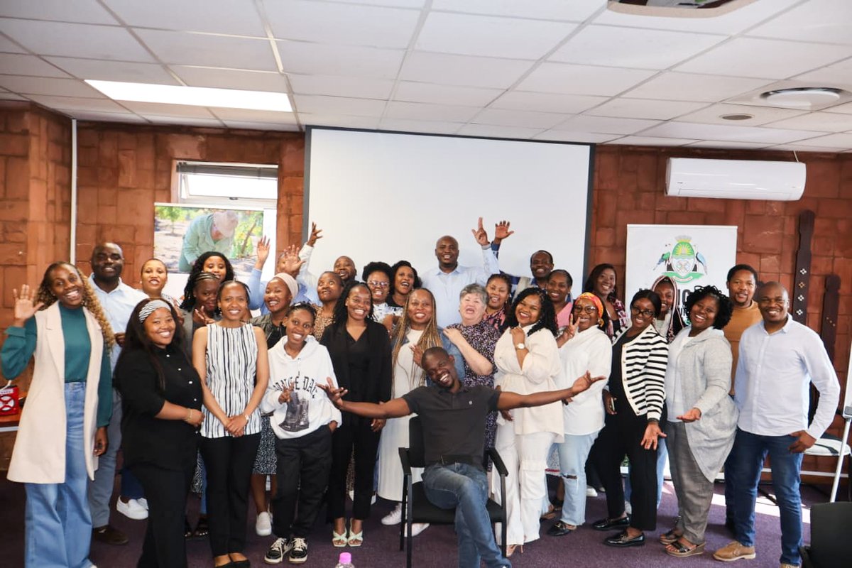 unwomenSA's tweet image. Today we kicked off a 5-day training of a select group of officials from @NkangalaDM. The officials will gain the tools to support 200 women farmers with climate-smart practices, placing women at the centre of the #JustEnergyTransition &amp;amp; building resilient communities.