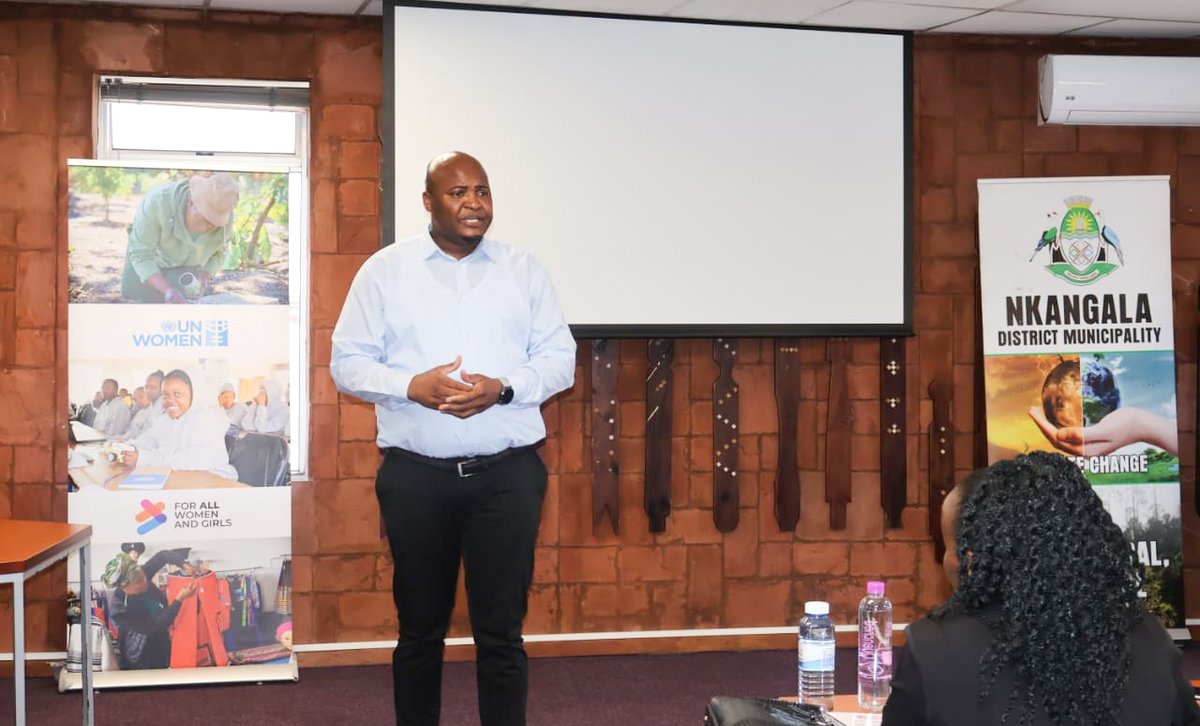 unwomenSA's tweet image. Today we kicked off a 5-day training of a select group of officials from @NkangalaDM. The officials will gain the tools to support 200 women farmers with climate-smart practices, placing women at the centre of the #JustEnergyTransition &amp;amp; building resilient communities.