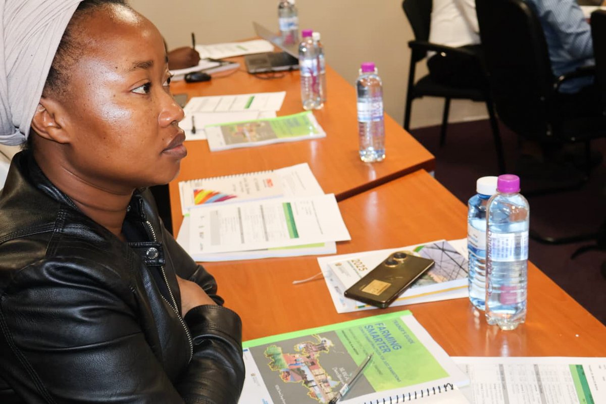 unwomenSA's tweet image. Today we kicked off a 5-day training of a select group of officials from @NkangalaDM. The officials will gain the tools to support 200 women farmers with climate-smart practices, placing women at the centre of the #JustEnergyTransition &amp;amp; building resilient communities.