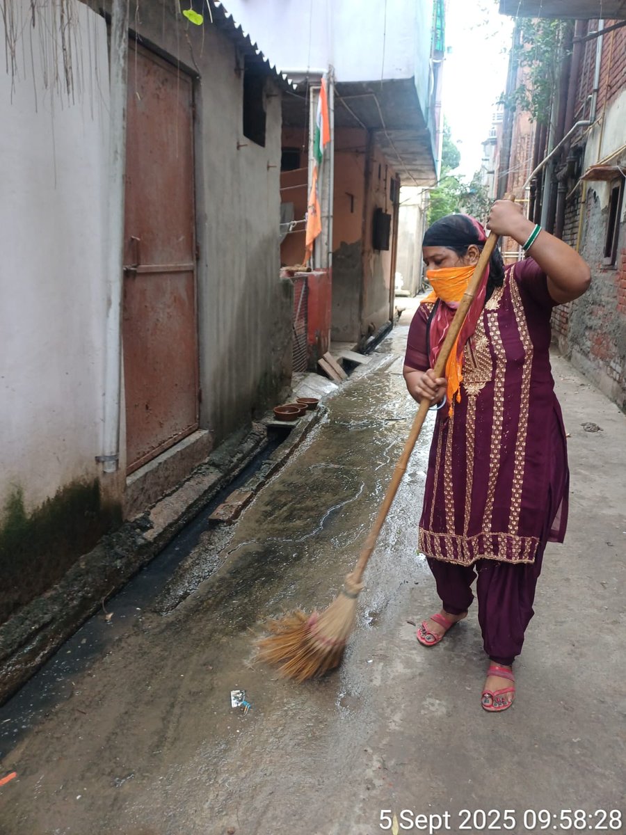 noida_authority's tweet photo. @Journalist2221 @CeoNoida उपरोक्त के संबंध में सम्बंधित विभाग द्वारा सूचित किया गया है कि उल्लेखित स्थल पर आवश्यक कार्यवाही प्रगतिरत है व सन्दर्भ हेतु फोटोग्राफ्स/वीडियो संलग्न हैं। https://t.co/YbZkLReb7D