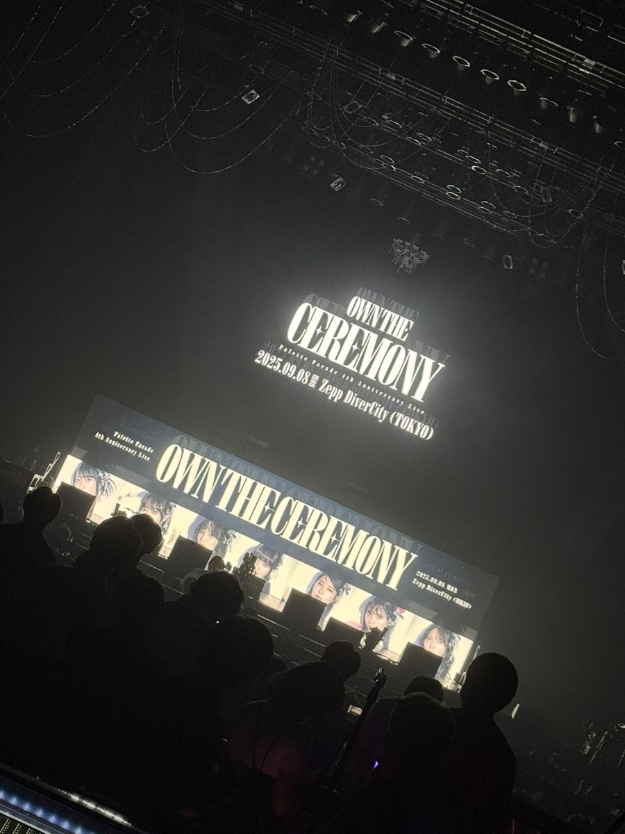 Palette Parade 4周年おめでとう〜
本日のZepp DiverCityワンマンではマニピュレーターや一部演出に関する制作のお手伝いなどをさせていただくなどしました💻

またいつか〜🎨🥁

#パレパレ4周年 
#オウンザセレモニー