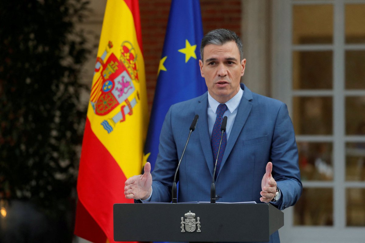 ErdemOzveren571's tweet photo. 🔴 İspanya Başbakanı Pedro Sanchez:

▪️ İsrail ordusuna yakıt taşıyan gemilerin İspanya limanlarından geçişi yasaklandı. 🚫

▪️İsrail'e savunma malzemesi taşıyan tüm uçakların İspanyol hava sahasına girişi yasaklandı. 🚫

▪️Soykırım ve savaş suçlarına doğrudan katılan tüm kişilerin İspanyol topraklarına erişimi yasaklandı. 🚫