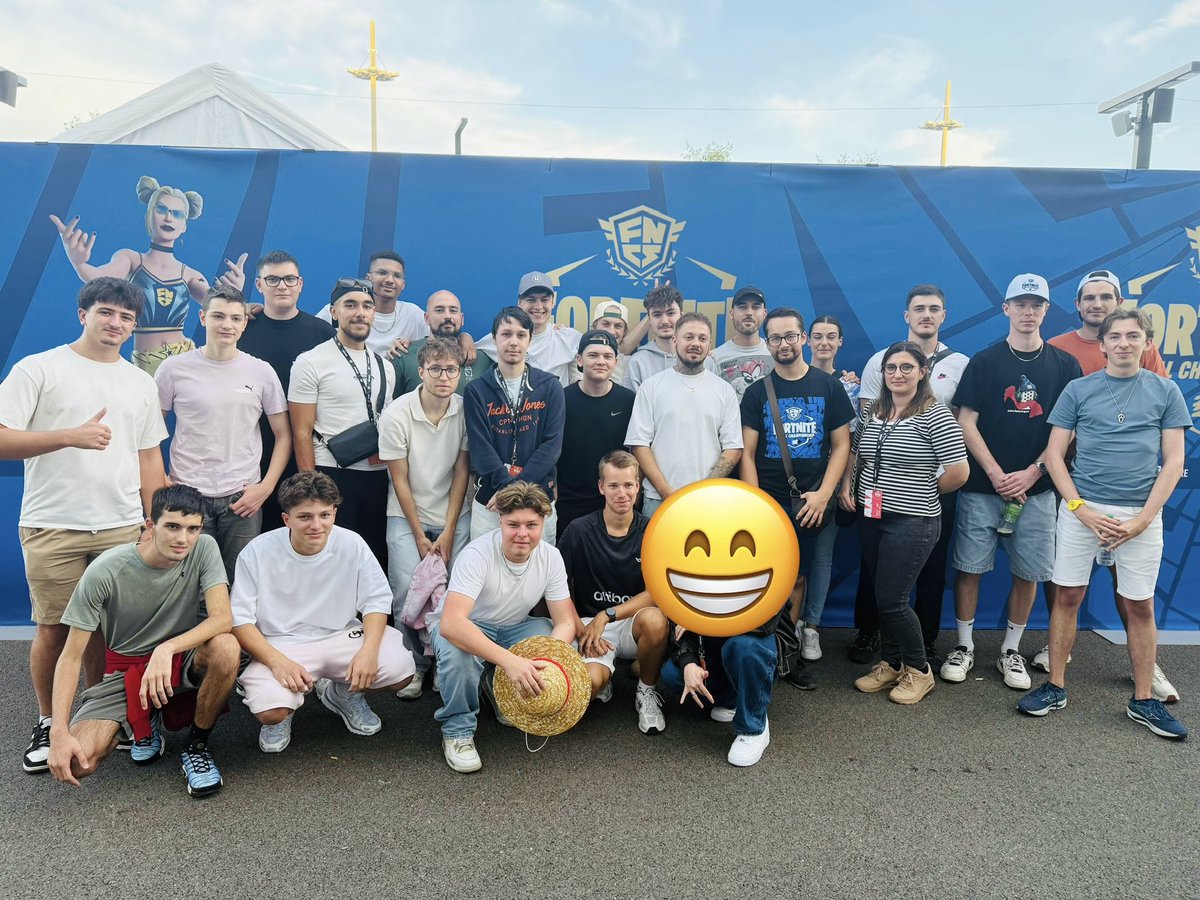 Gneazyx's tweet image. FNCS 2025 in France is over 🇫🇷

What an incredible event 🥹
Thank you Epic for moments like this and for inviting me to the mixer party!
Always a pleasure to meet map creators, content creators, and Epic employees 🫶

📸 by @NyaPou