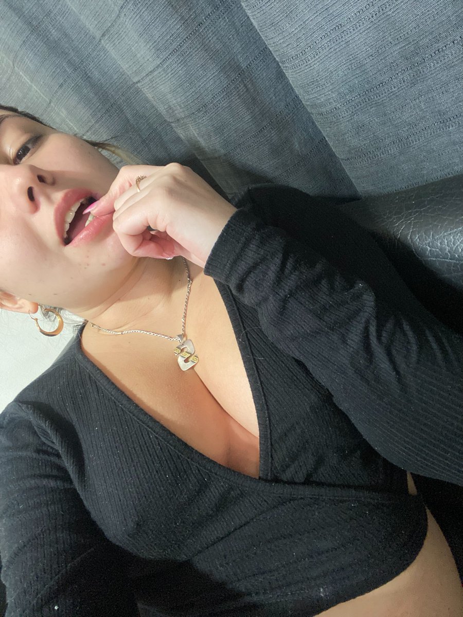 Grace_Whisperss's tweet photo. Imagine my tits bouncing while you're fucking this dripping pussy. 😏 Comments got the FREE LINK, don't miss it. ⬇️ https://t.co/dwYEzsnw3r