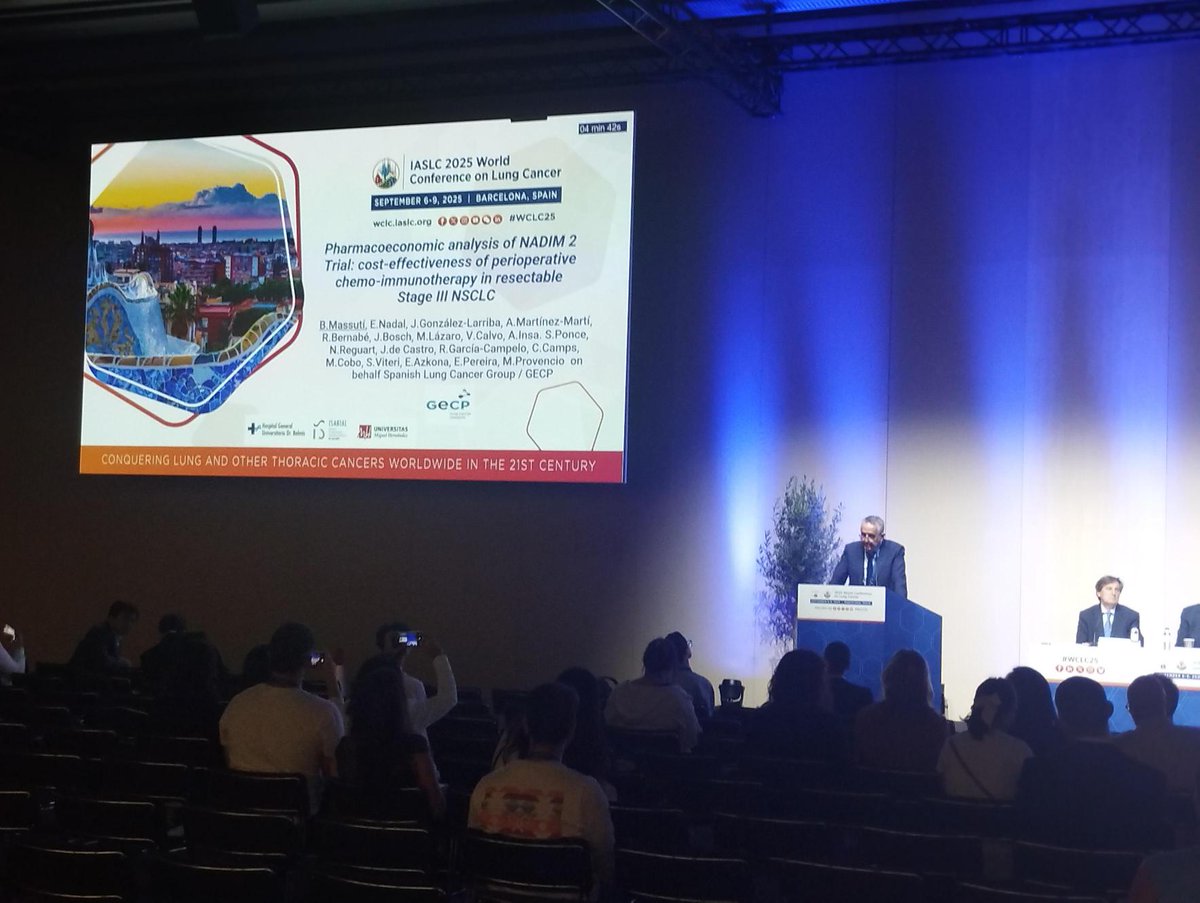 ⭕ El Dr. <a href="/bmassutis/">Bartomeu Massuti</a> (H. Dr. Balmis de Alicante) expone en #WCLC2025 un análisis del NADIM II 👨‍⚕️
👉 Evaluación de la coste-efectividad de la quimioinmunoterapia-perioperatoriaen estadio III resecable.
🙌 <a href="/IASLC/">IASLC</a>