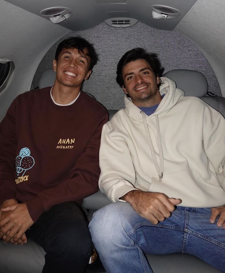 stringinalight's tweet image. happy #f1twtselfieday from me and the guys who helped me to name my future dog