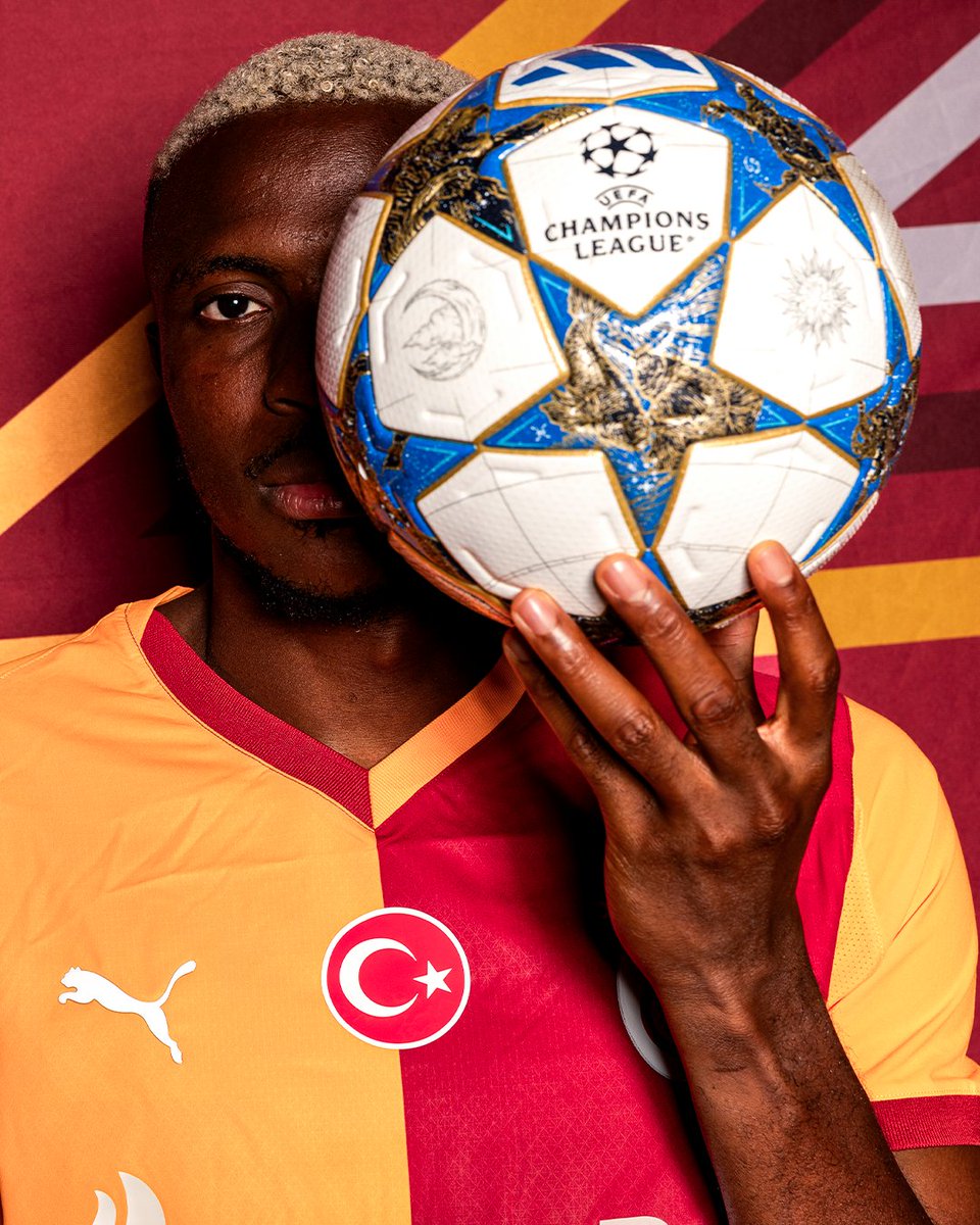 UEFA Şampiyonlar Ligi resmi hesabının Victor Osimhen paylaşımı "💛❤"