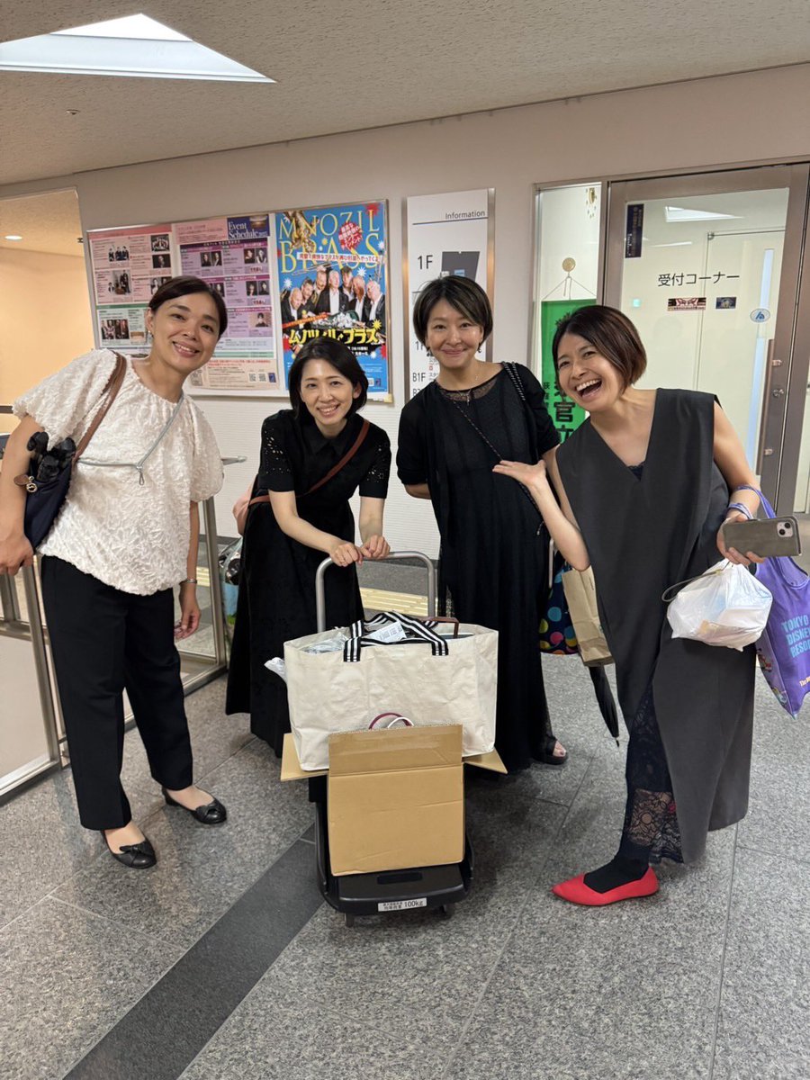 先日の楽しかった現場と、昨日の発表会講師チーム写真。
いつの間にか暦は秋に。あっという間に日々は流れていきますね。
積み重なる時間と共に、過去から未来へ繋がり続けていく皆様とのご縁。財産です。