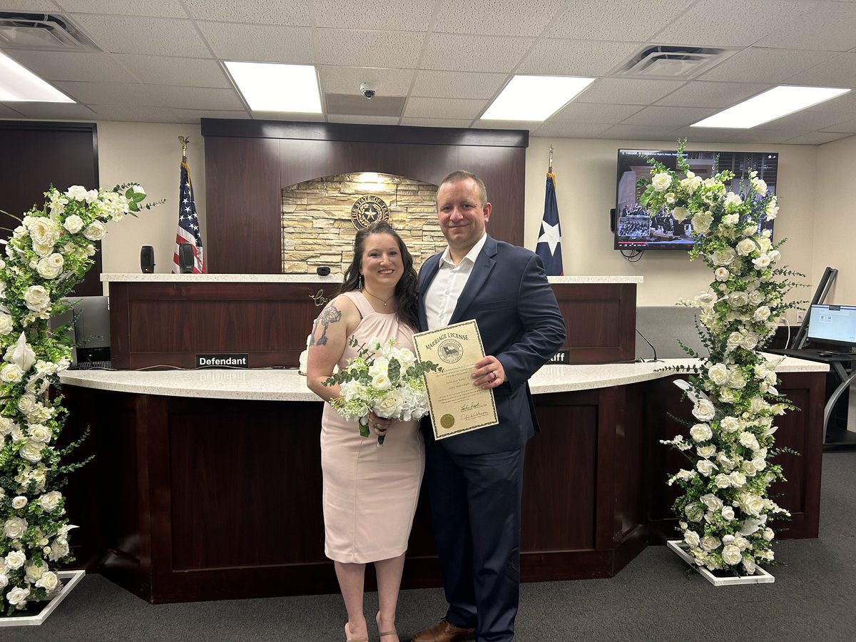 Congratulations to Scott Buckheit ’01, who married Ashley Campos in Houston, Texas, on March 15, 2024. Both live in Katy and are teachers! #wearesj #amdg