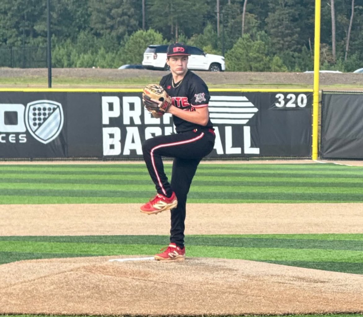 GarrettOzog's tweet photo. Good first outing of the 16u fall season. 7 innings, 5 SO’s, 4BB, 2 Hits. 2 earned runs. Ending in a tie https://t.co/Fii4fQGrCt