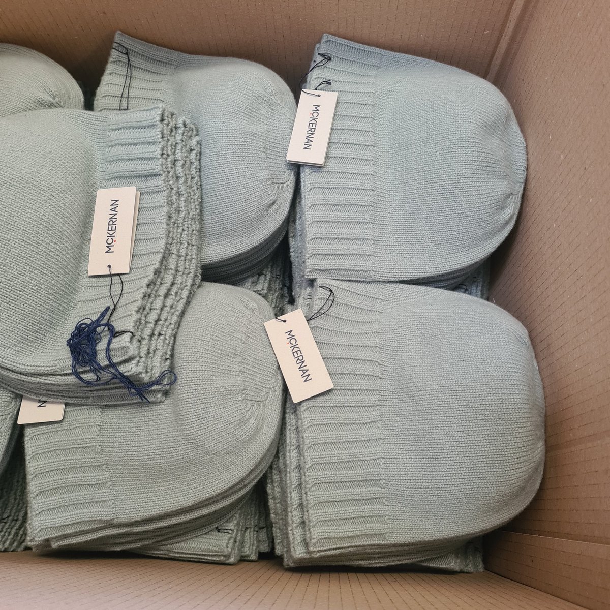 本日の職場。
シンプルなニット帽、何千個？ベルギーのお客さんに送ります。#アイルランド #編み物