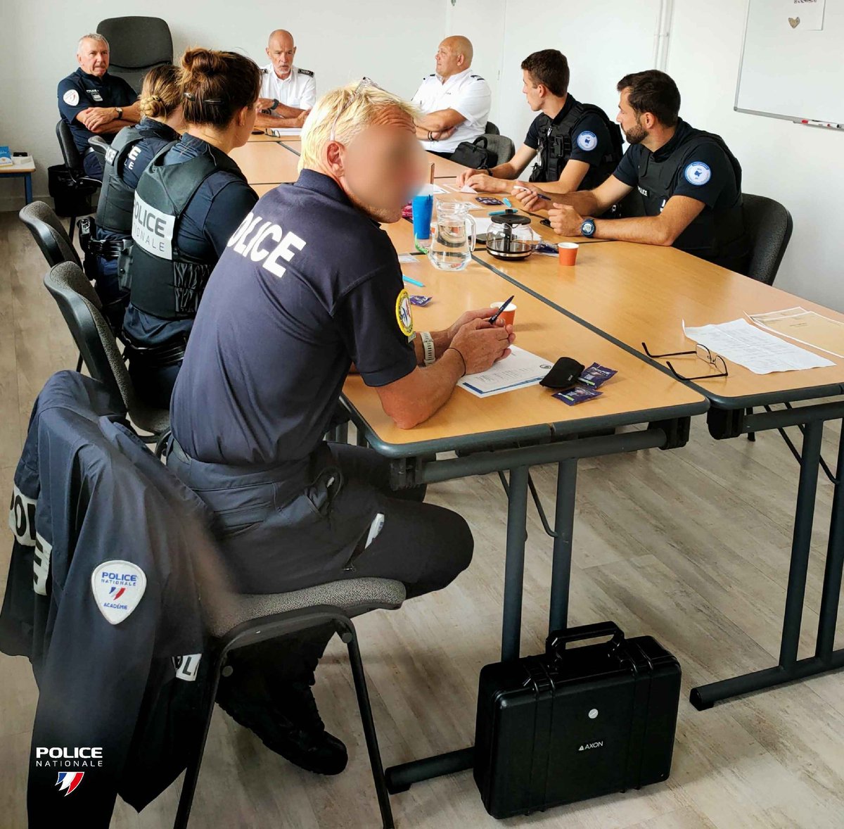 #NouveauxEffectifs I Dans la continuité de lundi dernier, ce sont aujourd'hui, 5 nouveaux effectifs qui étaient accueillis cet après-midi par la DDPN de l'Ain et qui viennent renforcer les rangs de la PAF de Prévessin Moëns . Bienvenue à tous les 5 dans notre département.