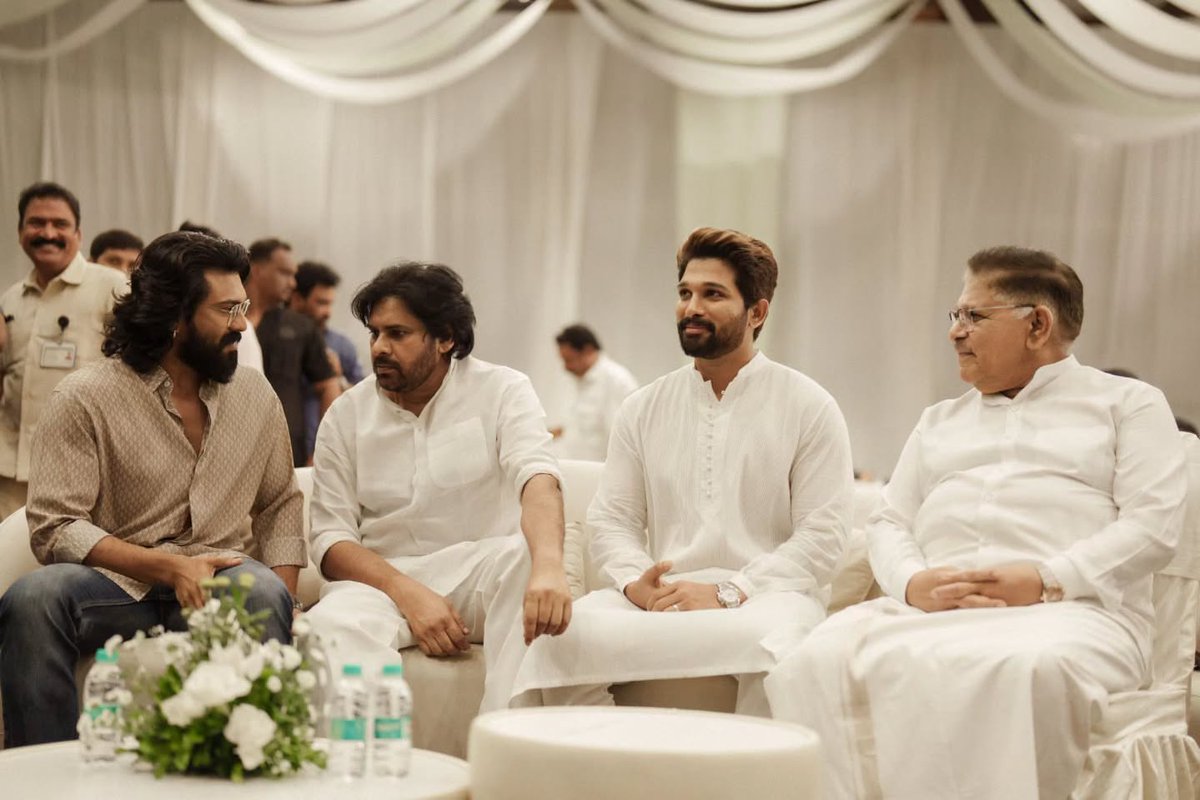 MasterJd69's tweet photo. Aaaa family lo unde Magic yee veru 🤌😭😭❤️
@PawanKalyan @AlwaysRamCharan @alluarjun #MEGAA https://t.co/i2LFSxffCC