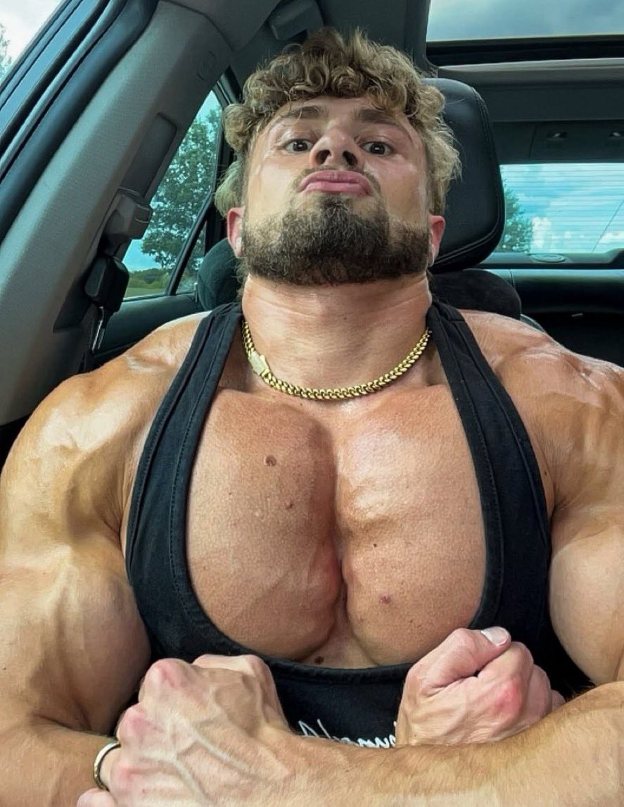 greedcoded's tweet image. Chest day frying sub minds with ease