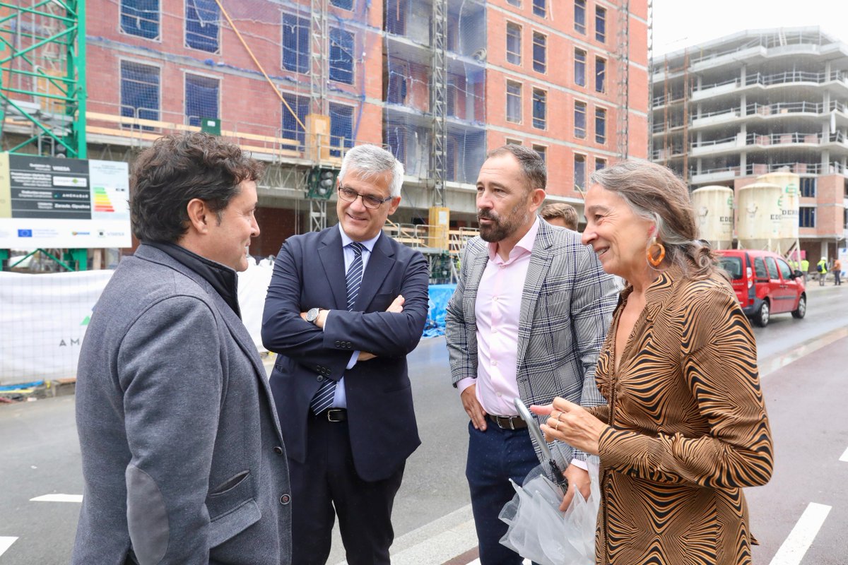 Zarautzen bizi bazara edo bertan bizi nahi baduzu, hau zuretzat da! 🏡

Ba al zenekien Salberdiko 91 Babes Ofizialeko Etxebizitzen lanak 2026ko martxoan amaituko direla, eta urteko bigarren seihilekoan entregatuko direla? 👏🏻

Hau guztia zertarako? 🤔 Merkatuaren funtzio soziala