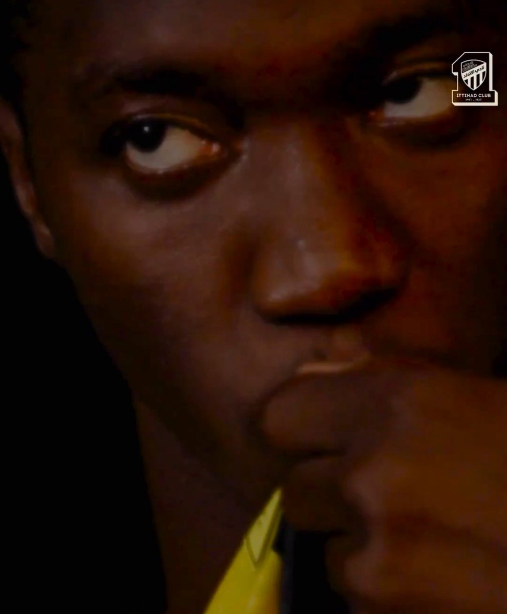 محمدو دومبيا يقبل شعار العز! 💛🖤