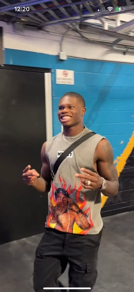 JesusChryslerII's tweet image. #TravisHunter cut his braids &amp;amp; y’all assess got jokes  #NFL