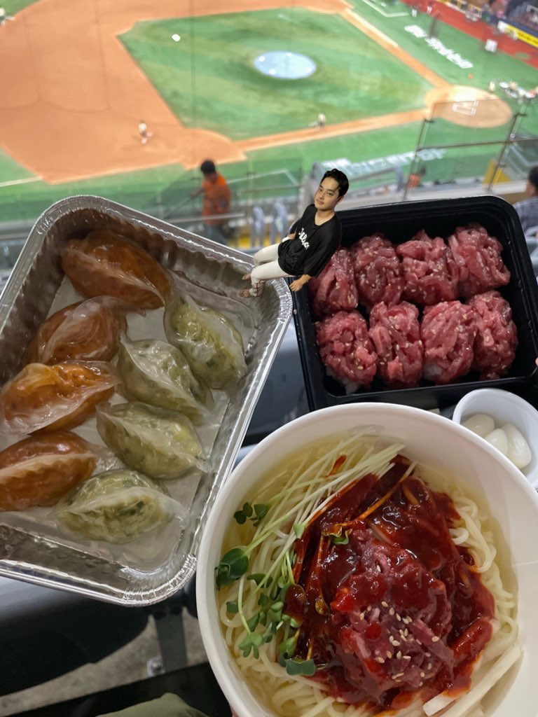 cromriao's tweet photo. 0827

WIN!!!
하..제가드디어동주선발을처음봣다는소식을전해드리며..
폰와류엄황 다 봣는데 우취땨문에로테꼬이고,불미스러운일로꼬이고,이래서못보다가 그래도후반기에한번은볼수잇어서너무좋앗네요..이날경기어땟드라? 기억이잘안난다 중간중간 빡치는 거 트친이 중계한것만기억이난다 암튼이겻다 https://t.co/KeqsNfQiwm