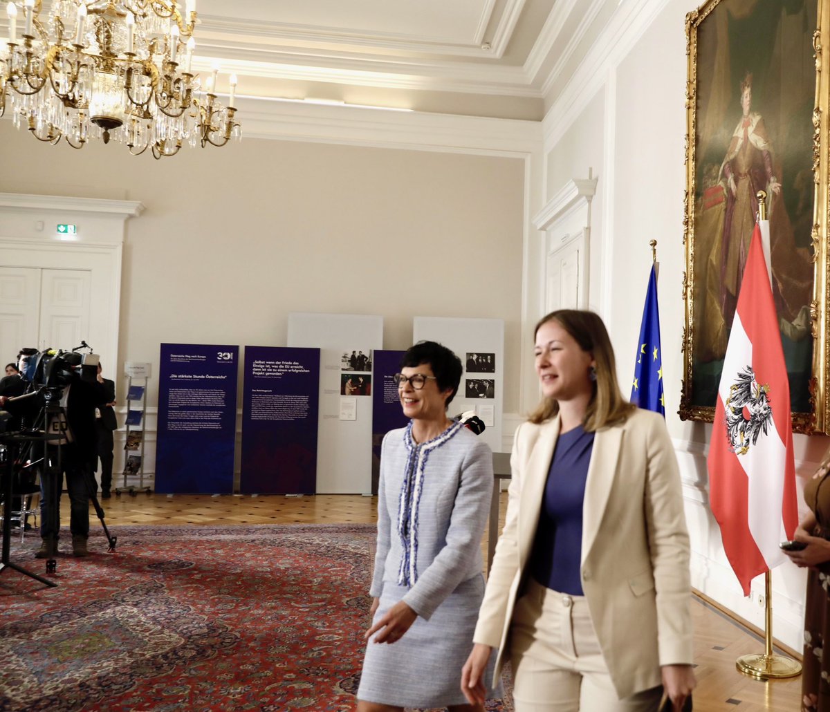 EU-Kommissarin <a href="/MartaKosEU/">Marta Kos</a> in Wien 🇪🇺🇦🇹: 

Erweiterungspolitik ist auch Sicherheitspolitik. 

Ich freue mich, dass Österreich unsere Bemühungen um ein stärkeres Europa unterstützt. 
<a href="/eu_enlargement_/">EU Enlargement & Eastern Neighbourhood 🇪🇺</a>