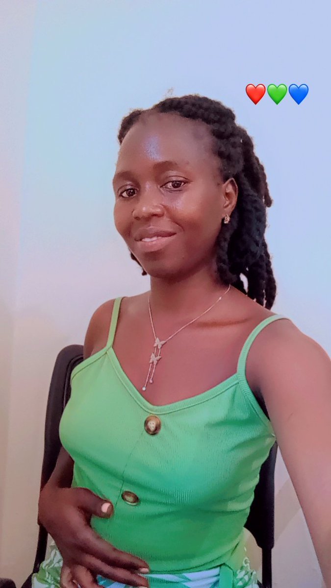 The things of zipping my own dresses is beginning to annoy me 🥺🥺