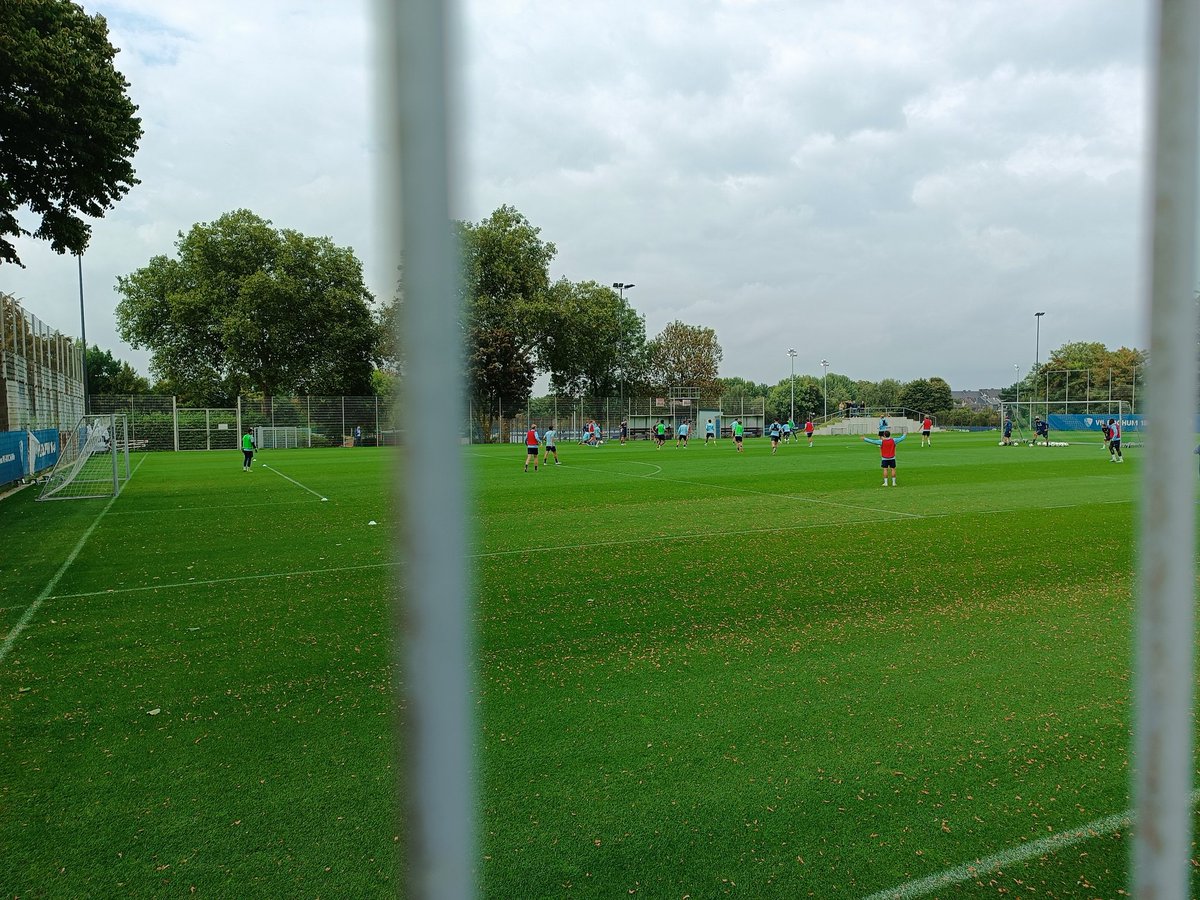 Training #meinVfL 
Koscierski wieder am Start.
Strompf, Miyoshi, Kwarteng dagegen nicht.