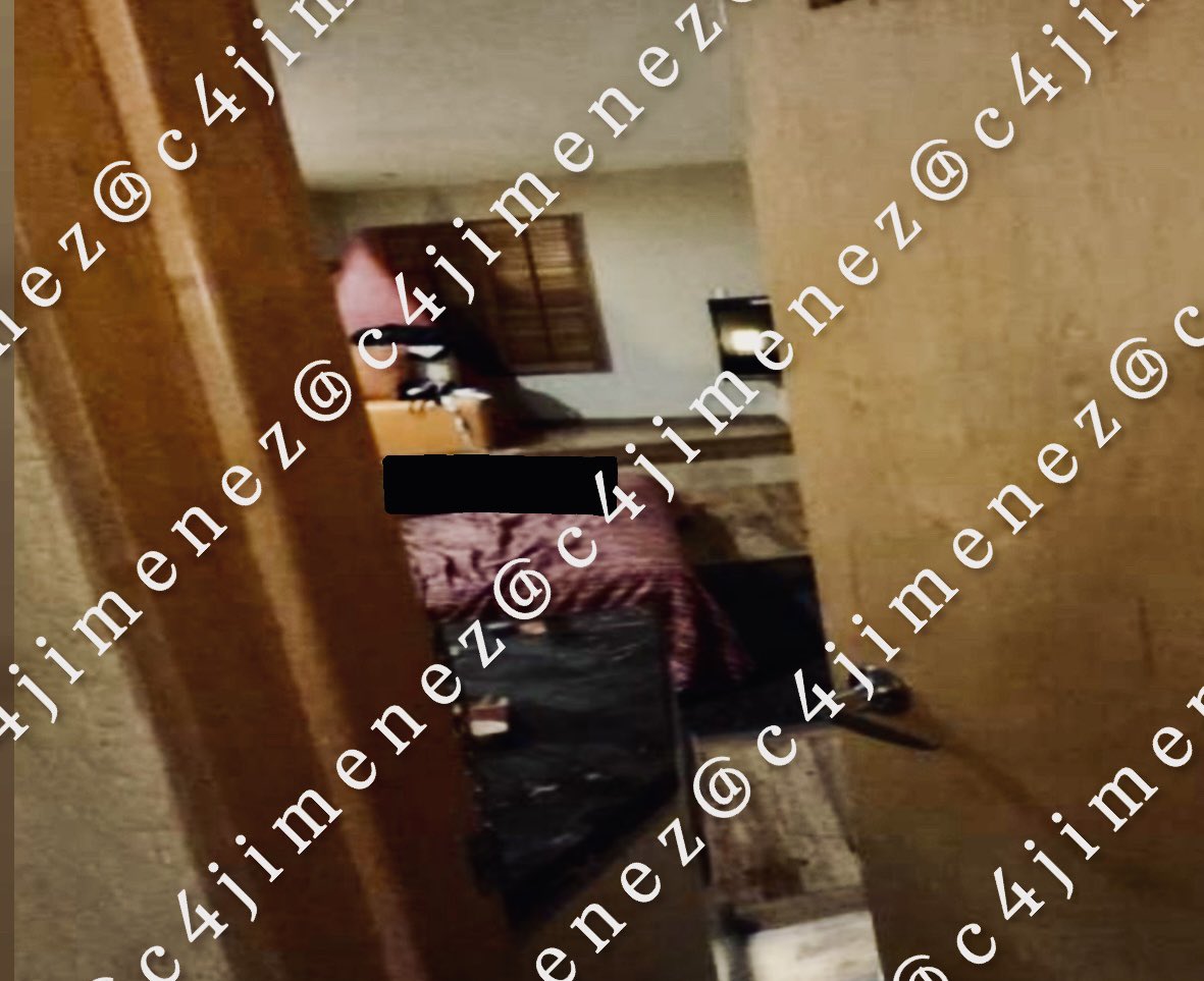 MATAN y ABANDONAN a MUJER en MOTEL de <a href="/BJAlcaldia/">Alcaldía de Benito Juárez</a> 
Ella era Kesia
Fue hallada en esta habitación del Hotel Pirámides.
Un chofer la llevó.
Entró a la habitación con un hombre q la esperaba.
El tipo se fue; la dejó muerta, con signos de violencia.
<a href="/SSC_CDMX/">SSC CDMX</a> y <a href="/FiscaliaCDMX/">Fiscalía CDMX</a> indagan.
