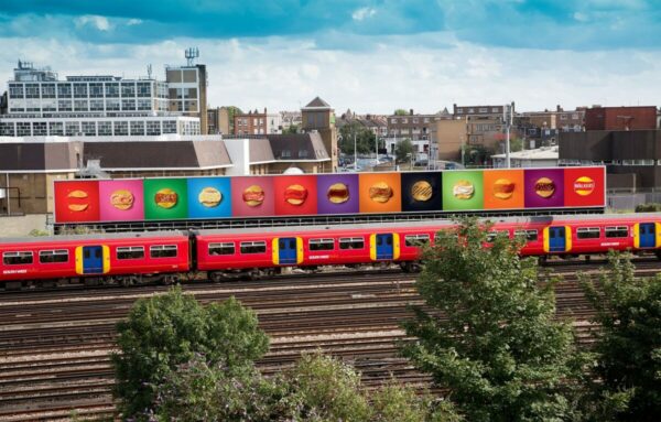 fabnewslive's tweet photo. ‘Everyone has a Flavourite’: Walkers launches eye-catching new integrated campaign that celebrates its iconic flavours https://t.co/E7EZ4eGfw8 @walkers_crisps @PepsiCo @VCCP #Food #FoodBeverageNews #Creative #Marketing #FABNews https://t.co/He8VdGFgDV