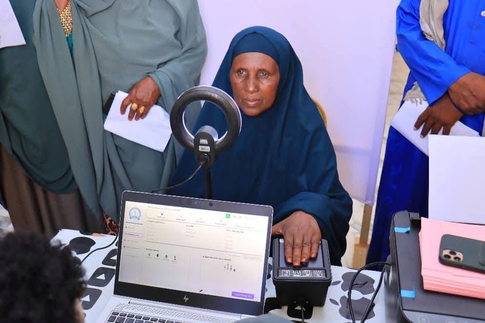 Osman_estate's tweet photo. 📢 For the first time in history, residents of Cadaado can register to vote in general elections and receive a federal ID card.
This marks a historic step toward one-person, one-vote democracy in Galmudug. 🗳️✨ #Cadaado #Somalia #Democracy https://t.co/XQE6n8MJO4