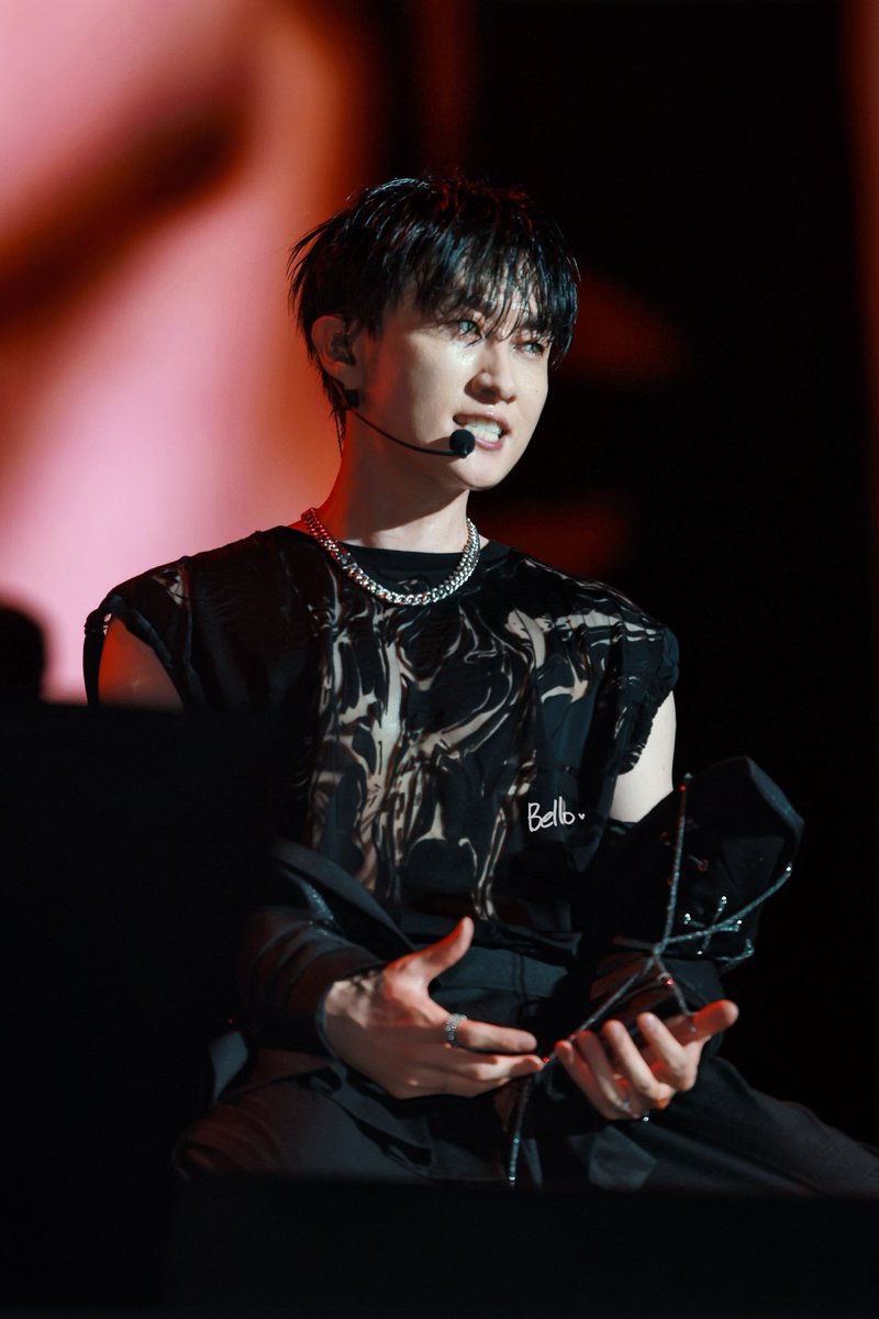 악몽 🖤

20250906 SUPER SHOW 10 in Hong Kong Day 2

<a href="/SJofficial/">SUPER JUNIOR</a> <a href="/AllRiseSilver/">Dalnim</a> #SuperJunior #슈퍼주니어 #EUNHYUK #은혁 #이혁재 #ウニョク #SuperShow #SuperShow10 #20th_Anniversity_TOUR #슈퍼쇼10 #SS10HongKong #SS10HK