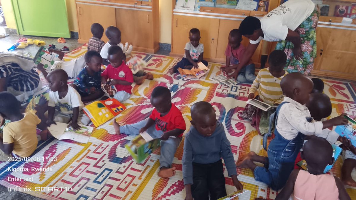 Kuri uyu Munsi Mpuzamahanga wo gusoma, twakiriye abana mu Isomero ry'Ikigo cy'Urubyiruko cy'Akarere ka <a href="/RuhangoDistrict/">Ruhango District</a> bakaba bafashijwe gusomerwa udukuru tugufi. Aba bana babarizwa mu #Irerero ryegereye Ikigo. Gahunda ni ukujya tubasanga aho barererwa.