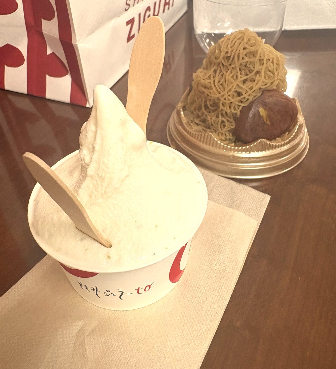 cookle_official's tweet photo. 飲食店の皆様こんばんは！ 水曜日！本日も営業おつかれさまです✨商売繁盛お祈りいたします！

山椒のジェラートをデパート催事で食べました！すっと抜けるよい香り🥰

#企業公式相互フォロー #企業公式夏のフォロー祭り #企業公式がお疲れ様を言い合う https://t.co/HrhKQEkGIa