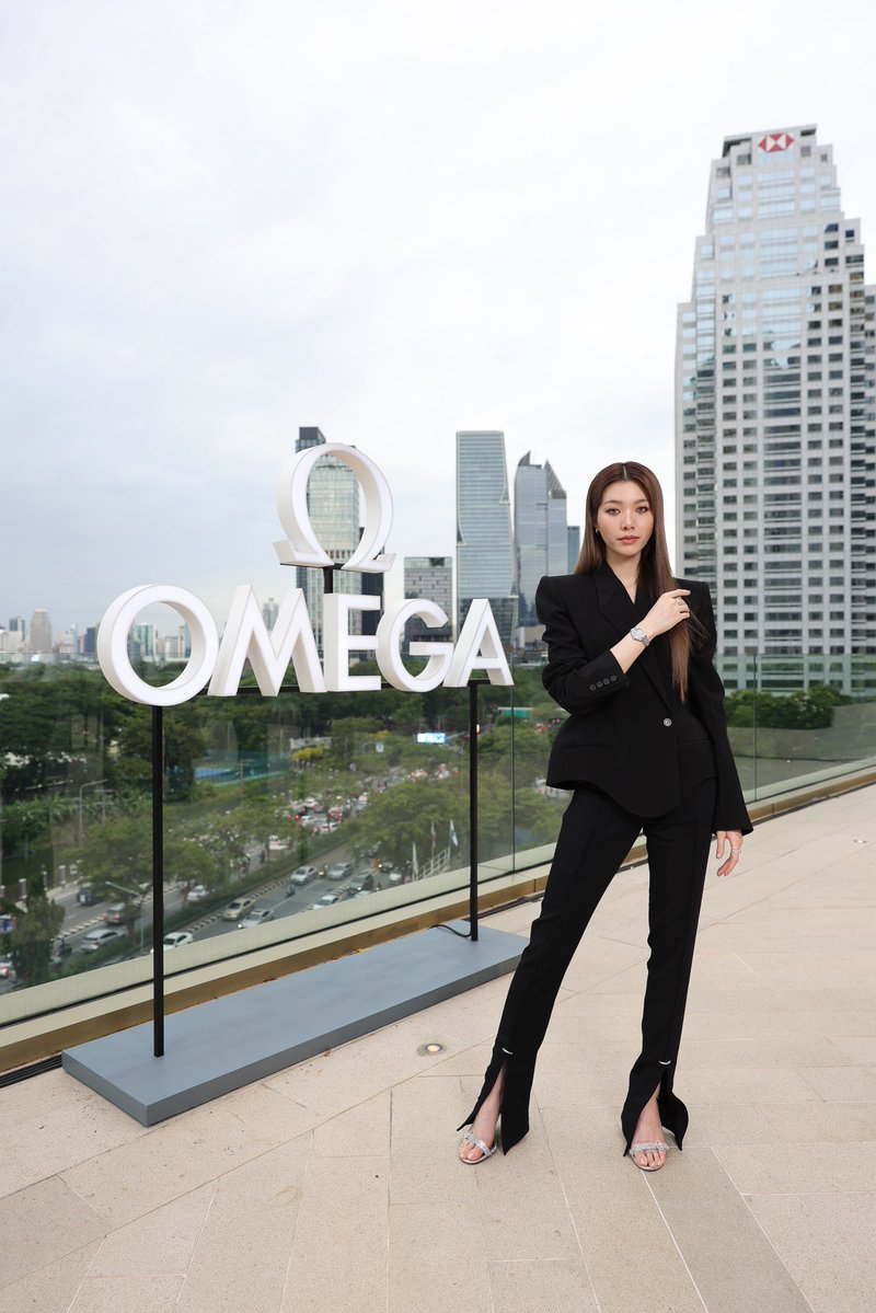 SiamParagon (@siam_paragon) on Twitter photo ออม กรณ์นภัส (<a href="/ormmormm/">orm kornnaphat🌈</a>) Special Guest ของ OMEGA Thailand ร่วมเปิดตัวเรือนเวลาคอลเลกชันใหม่ Aqua Terra 30 mm จาก OMEGA ที่สะท้อนความงดงามและดีไซน์อันเรียบหรู ด้วยเอกลักษณ์ของตัวเรือนขนาดกะทัดรัด ผสานดีไซน์โค้งมนและเรียบหรู คอมพลีทลุคให้สมบูรณ์แบบในสไตล์ที่โดดเด่น
ค้นพบคอลเลกชัน ออม กรณ์นภัส (<a href="/ormmormm/">orm kornnaphat🌈</a>) Special Guest ของ OMEGA Thailand ร่วมเปิดตัวเรือนเวลาคอลเลกชันใหม่ Aqua Terra 30 mm จาก OMEGA ที่สะท้อนความงดงามและดีไซน์อันเรียบหรู ด้วยเอกลักษณ์ของตัวเรือนขนาดกะทัดรัด ผสานดีไซน์โค้งมนและเรียบหรู คอมพลีทลุคให้สมบูรณ์แบบในสไตล์ที่โดดเด่น
ค้นพบคอลเลกชัน