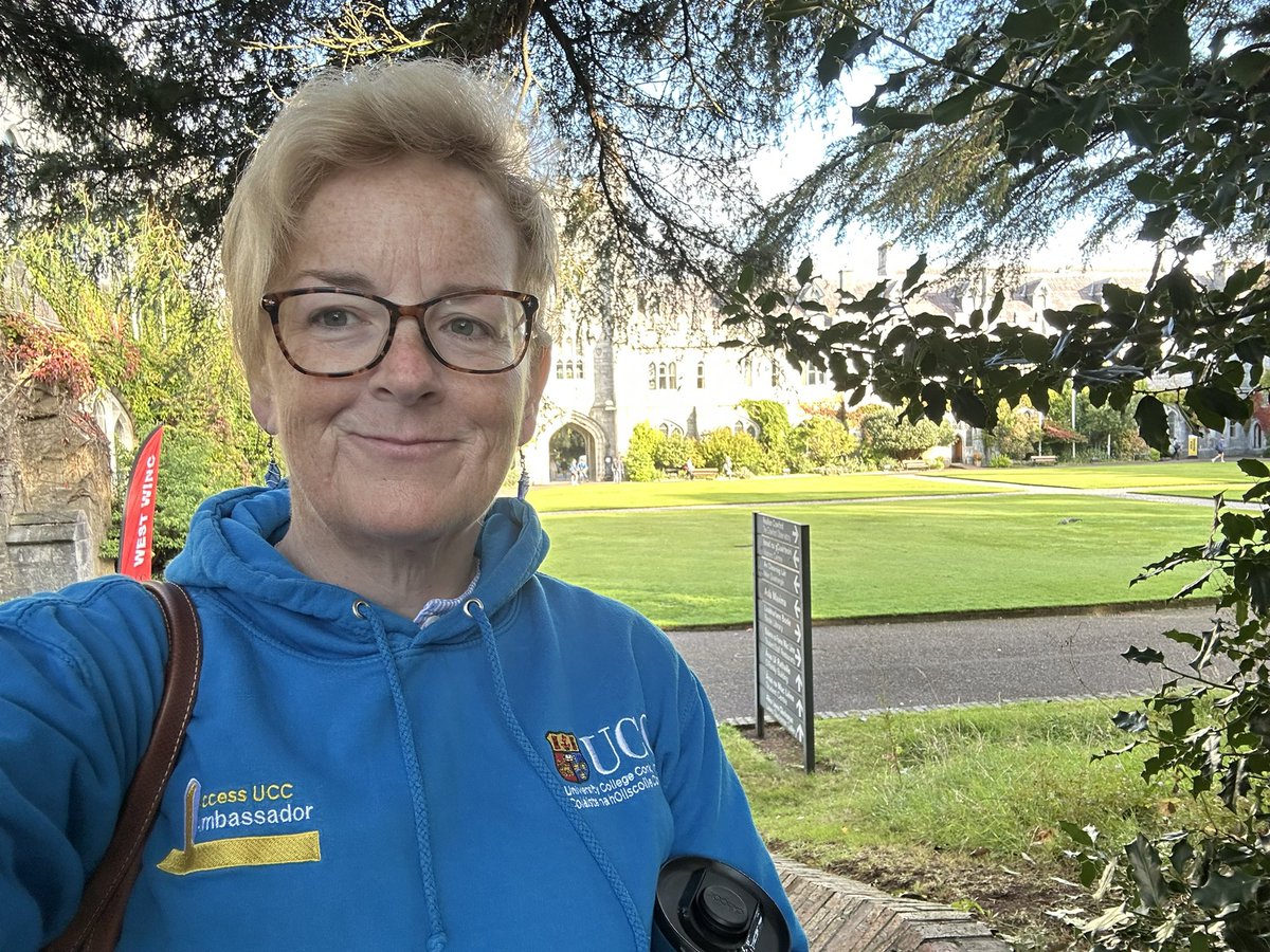 DeasyPamela's tweet photo. #day250 of #300daysofwalking
The next chapter begins today 📖
I walked in the gates as a #Masters #Student
#Monday 8th Sept - thanks to my lecturers, tutors, disability & Access staff for getting me to this stage 👏🏻
#Collegestudent #MastersStudent @UCC https://t.co/grxjR8fuhr