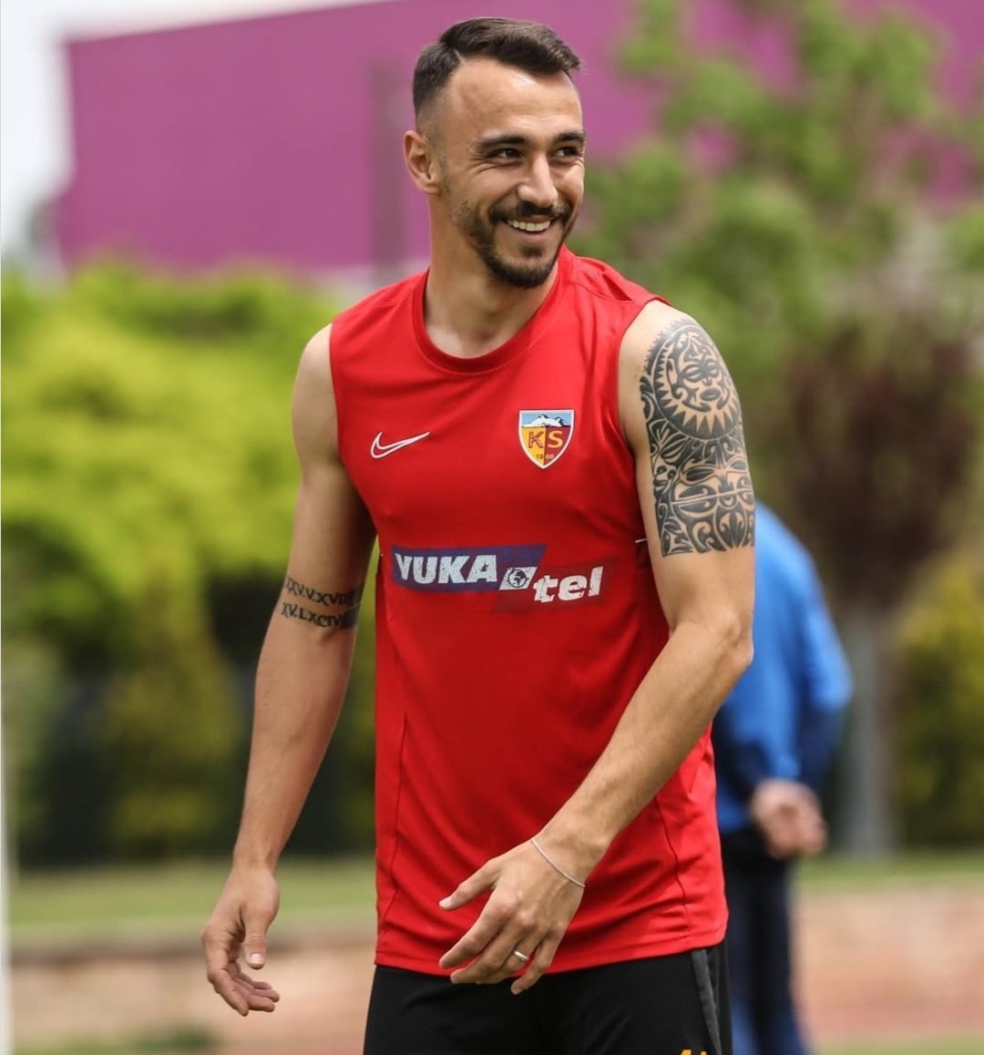 Transferde iki aday öne çıkıyor: Yunus Emre Konak mı, Gökhan Sazdağı mı? Sizce doğru tercih hangisi?