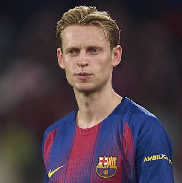 FRBarca_'s tweet photo. Il n’y a pas de précipitation pour Frenkie de Jong contre Valence après la confirmation de sa blessure.

Le Néerlandais s'est rendu lundi à la Ciutat Esportiva pour recevoir un traitement.

(MD) https://t.co/3O0GTZx1zu
