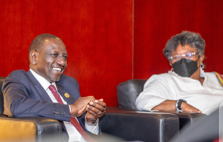 TheNancyRoc's tweet photo. 🇭🇹🇰🇪 À l’approche de l’expiration du mandat de la #MMSS en Haïti (octobre 2025), le président kényan William Ruto appelle l’ONU à « guider une transition responsable et rapide ». Message lancé aux côtés de Mia Mottley au Sommet Afrique-Caraïbes à Addis-Abeba. #CARICOM #NRoc https://t.co/MvESuj4wXO