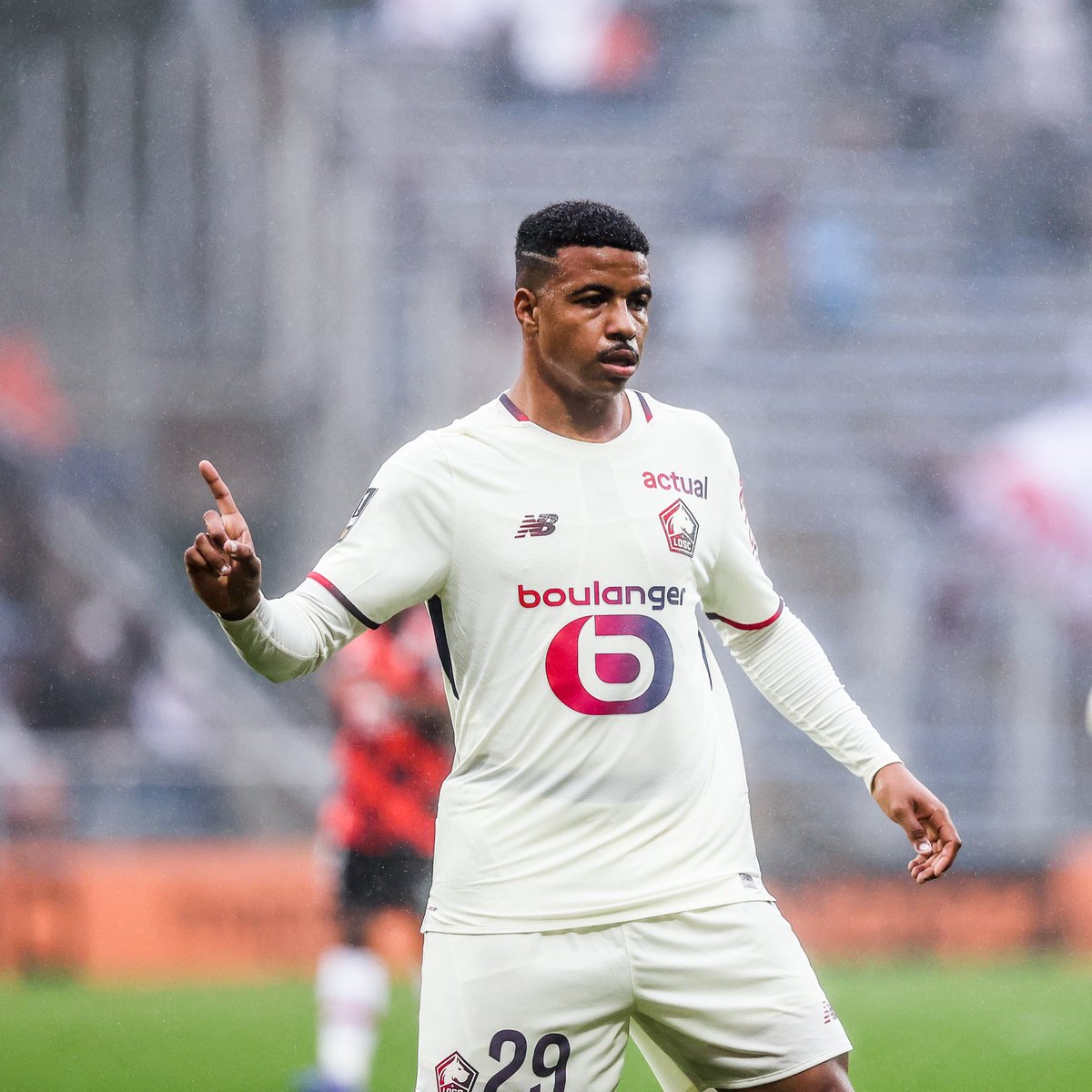 Je crois qu’un extraterrestre a signé en Ligue 1 cet été.

Il joue au LOSC, il est marocain et il s’appelle Hamza Igamane.