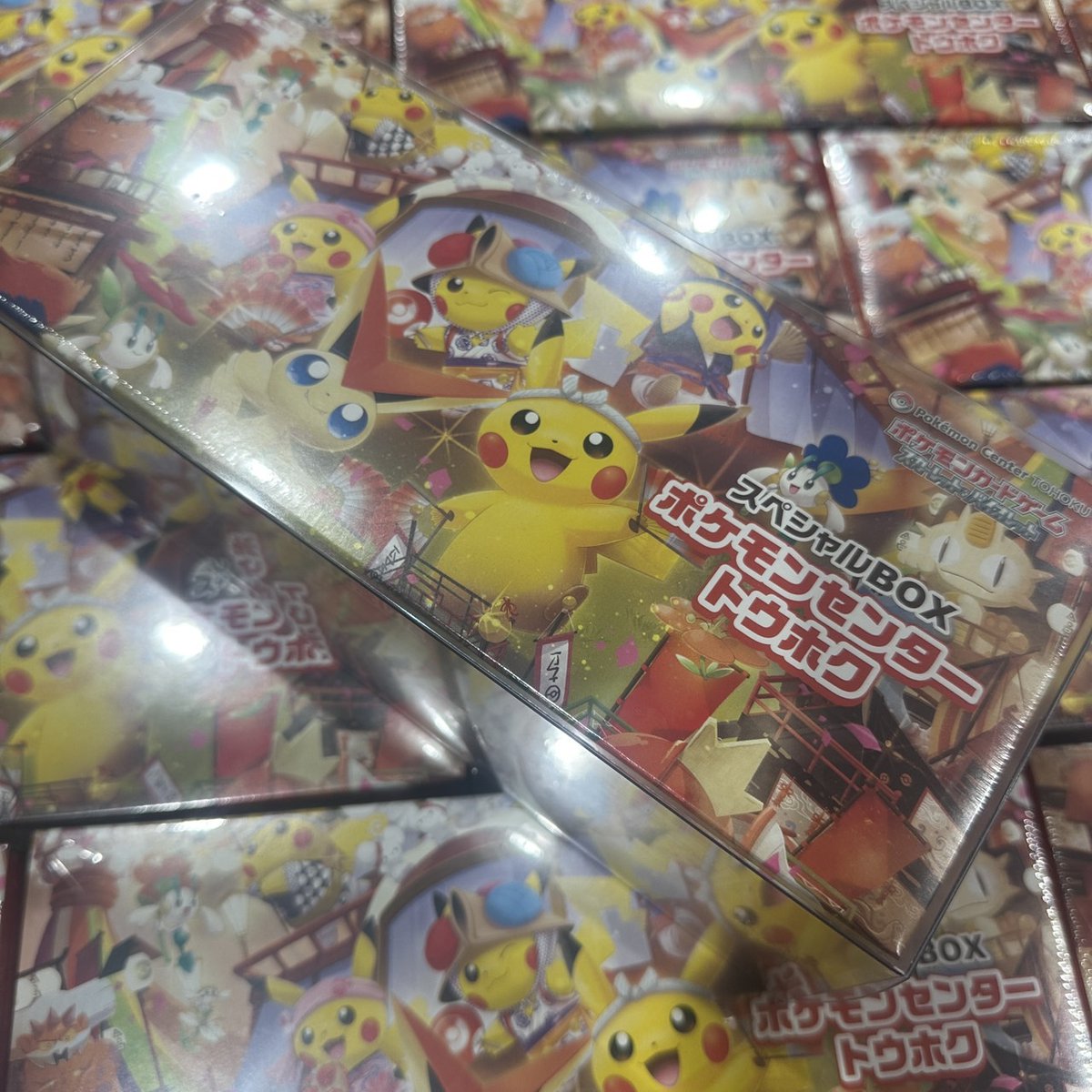 JB_TCGC's tweet image. ポケモンカードゲーム スカーレット＆バイオレット スペシャルBOX ポケモンセンターヒロシマ

発送通知来ましたね✨

トウホクも激かわで早くフクオカも来てほしいです🌈ケースは横面もガード出来るようにこだわって設計しております🔥

長期保管する方は是非💨
amzn.asia/d/fTGiScV