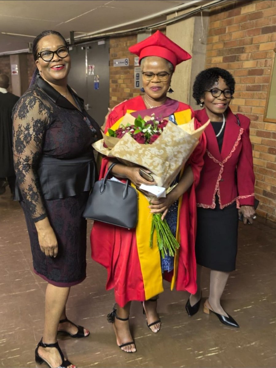 ActionLanguages's tweet photo. We congratulate Dr Bodibadi Modungwa for her academic breakthrough in Setswana! This is the first Setswana PhD to be awarded by the University of Pretoria. Dr Modungwa's research focuses on teaching Setswana as a home language to Grade 11 and 12 learners. 🎊🎊🎊 https://t.co/dA8QvQNoc9