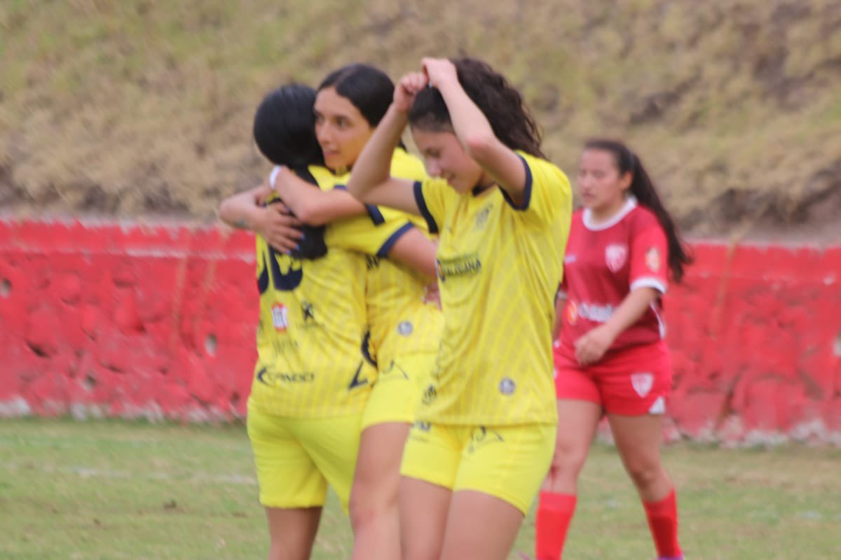 🔥🐏 ¡CARNERAS UPS! 🔥🐏

Segundo partido del Torneo de Ascenso 2025 y sumamos otro triunfo💪

Ayer vencimos a Santa Ana 4-0 

Seguimos paso a paso 💛💙

¡Vamos con todo, Carneras UPS! 🚀⚽

#somoscarnerasups 

<a href="/upsalesianaec/">Universidad Politécnica Salesiana</a> <a href="/FEFecuador/">FEF 🇪🇨</a>