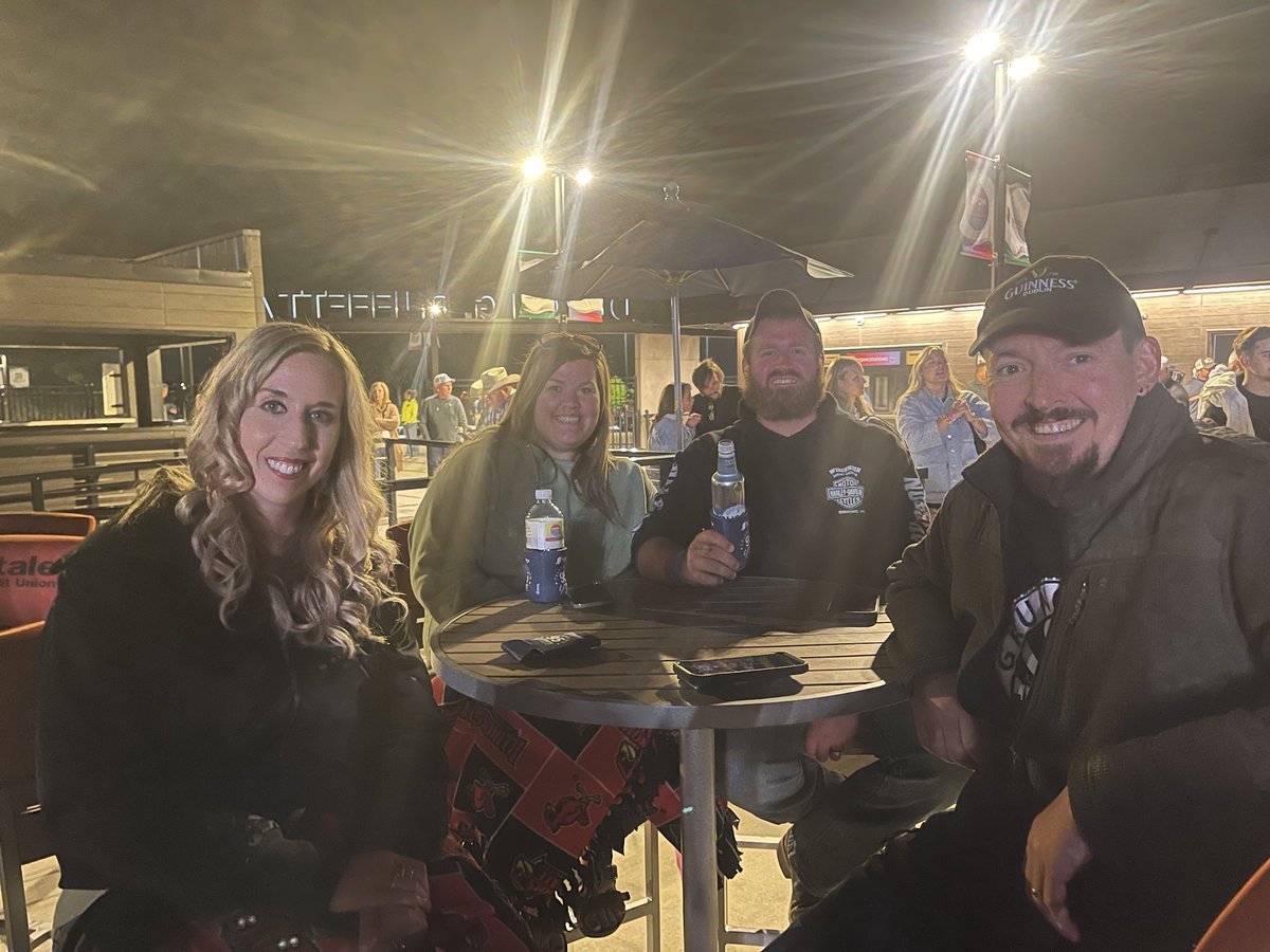 Another great night at The Devon! A big thank you to The Devon Lakeshore Amphitheater for bringing Billy Currington to town for another unforgettable show. 🎶