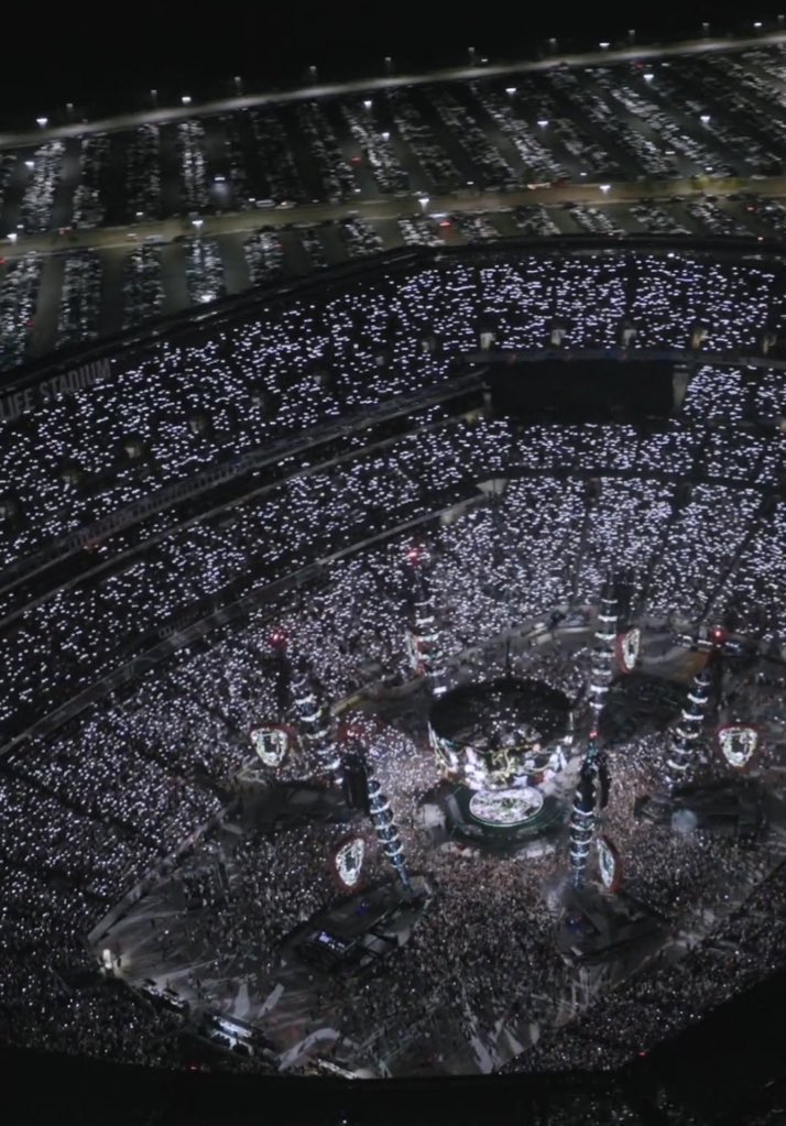 eds_afterglow's tweet image. From this to this is incredible, mathematics tour was THAT tour